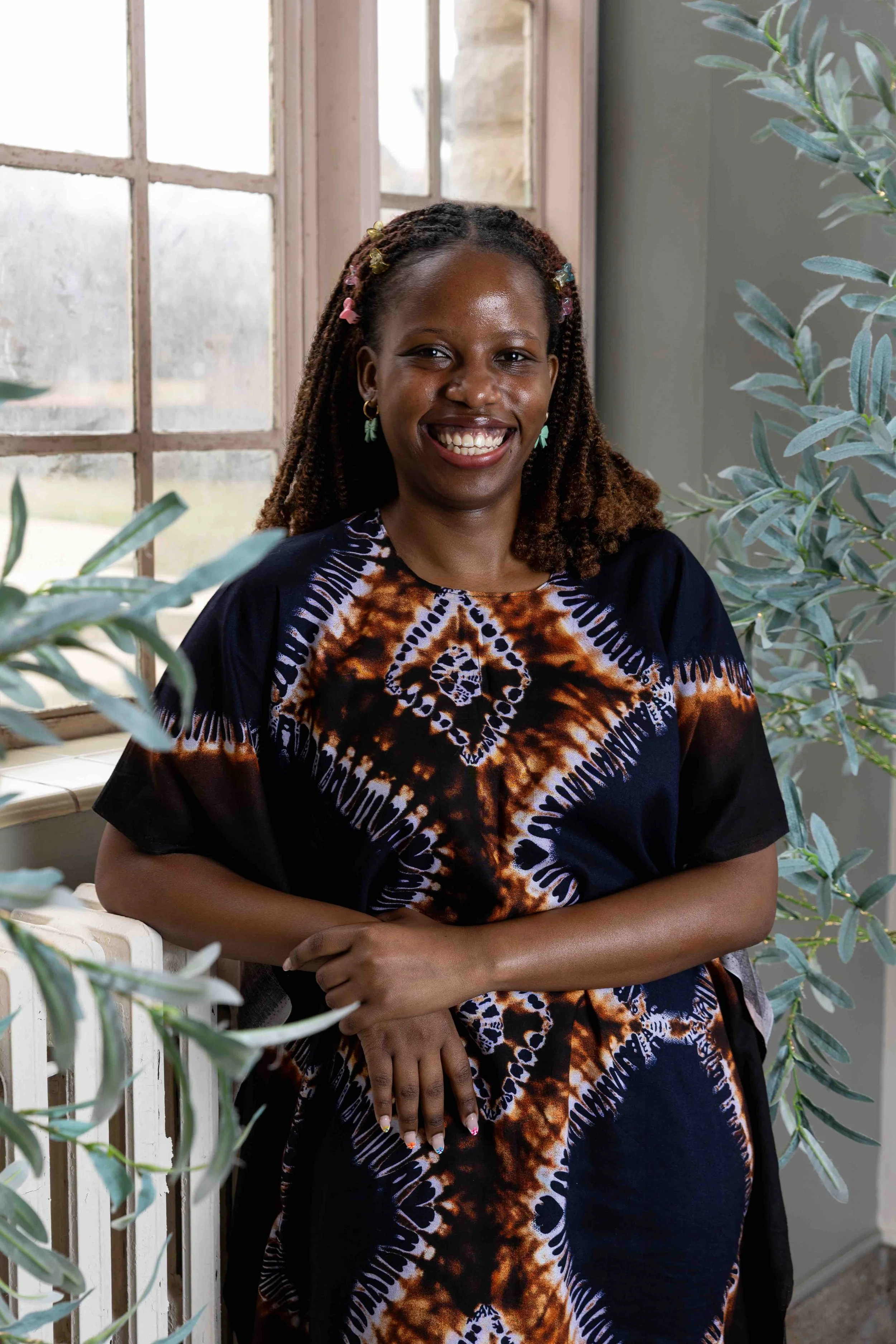 A woman poses for Lindsay Stayton Photography