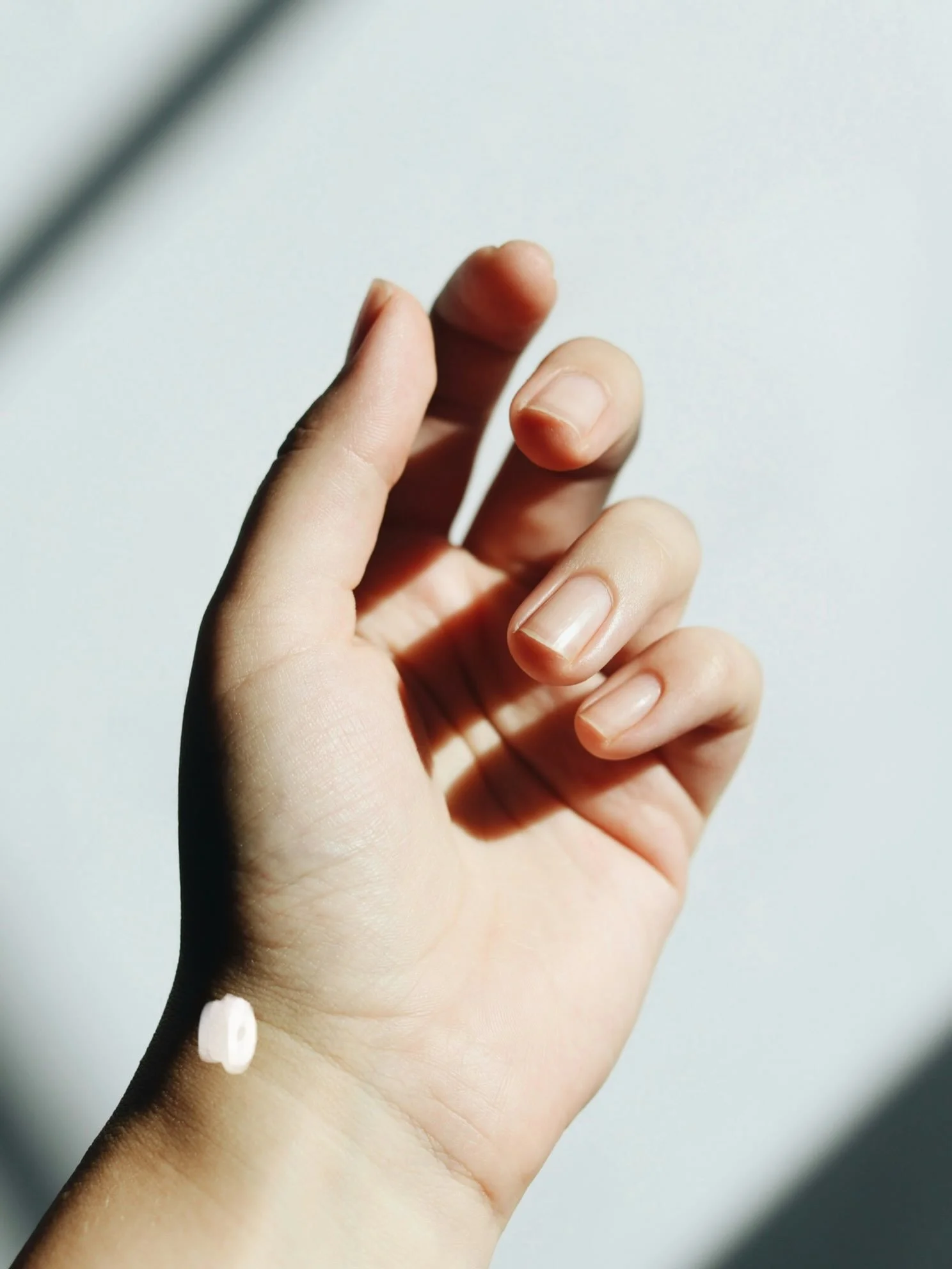 ✨ Lung 9 &middot; Taiyuan ✨
The Great Abyss

There are places in the body
that feel like thresholds.

Lung 9 is one of them.

Nestled at the wrist, where the pulse rises beneath the fingertips, this small and quiet point carries the energy of the Lun