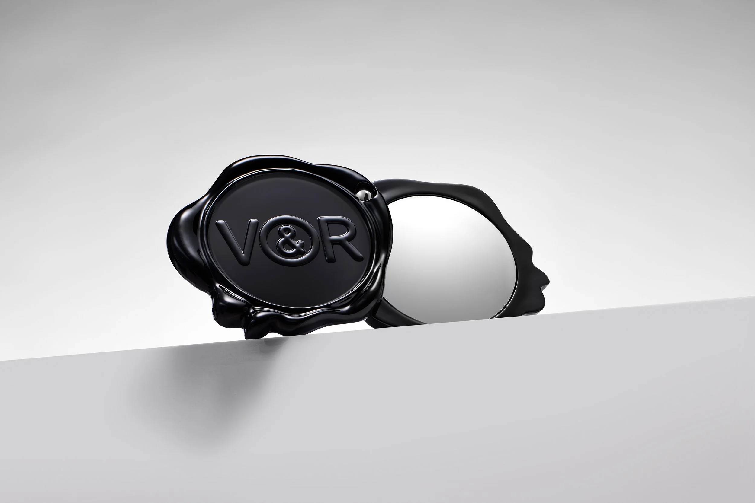 COMPACT_MIRROR_COMPLIMENTARY_JUNE_CRM_010_MAIN-v3.jpg