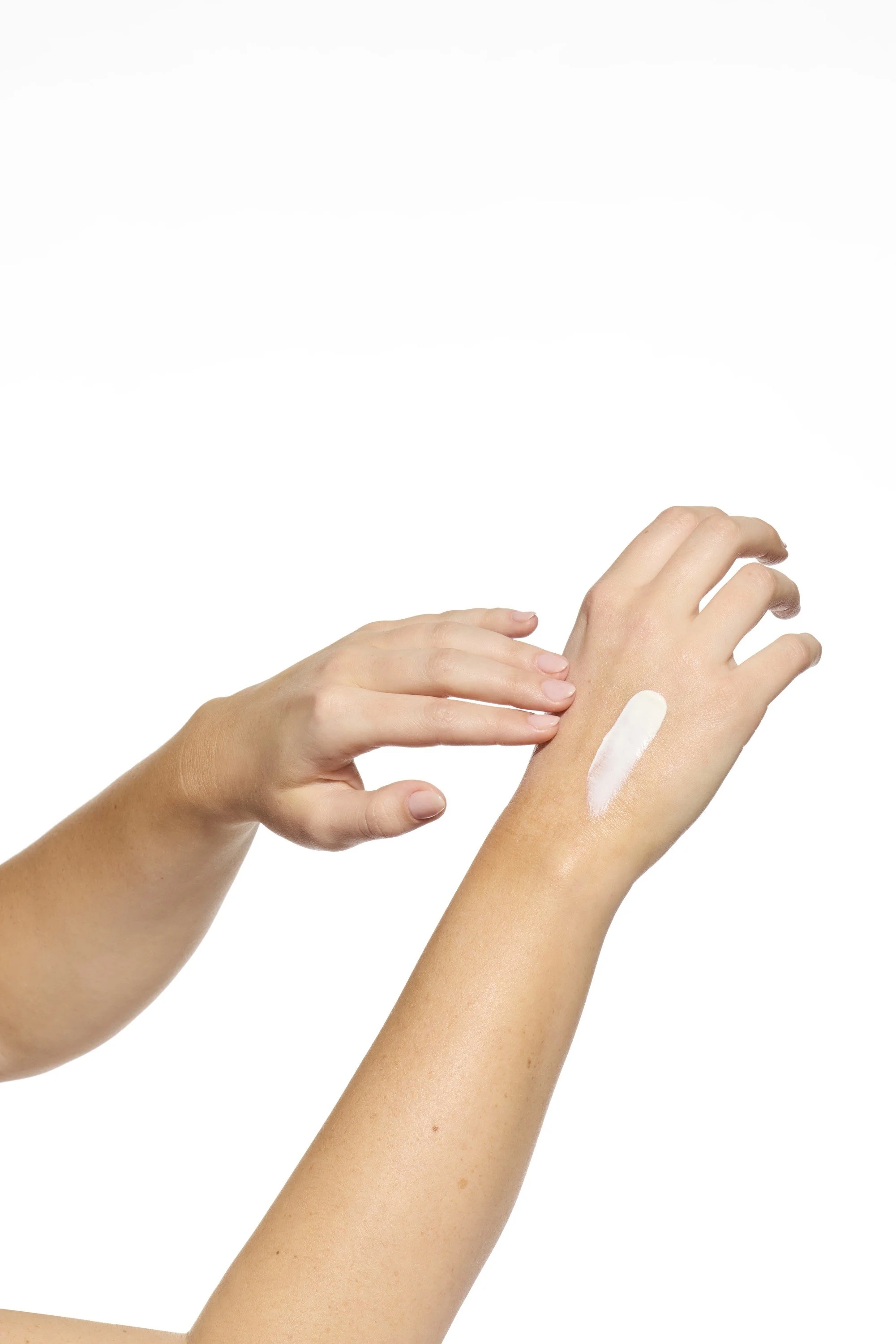 EMD_UVDHPlus_Ella_HandSwatch.jpg
