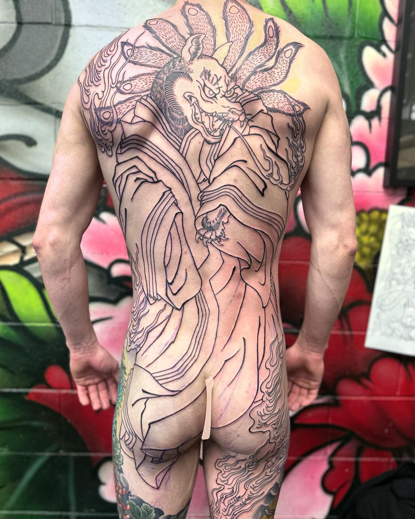 Here is the still of a collaboration @alexrusty and I started last week for James. Thanks for sitting so tough mate! Super fun start. @lighthouse_tattoo 

#getabodysuit
Books always open. 
Hit the website link to make an enquiry.

Using:-
@thesolidin