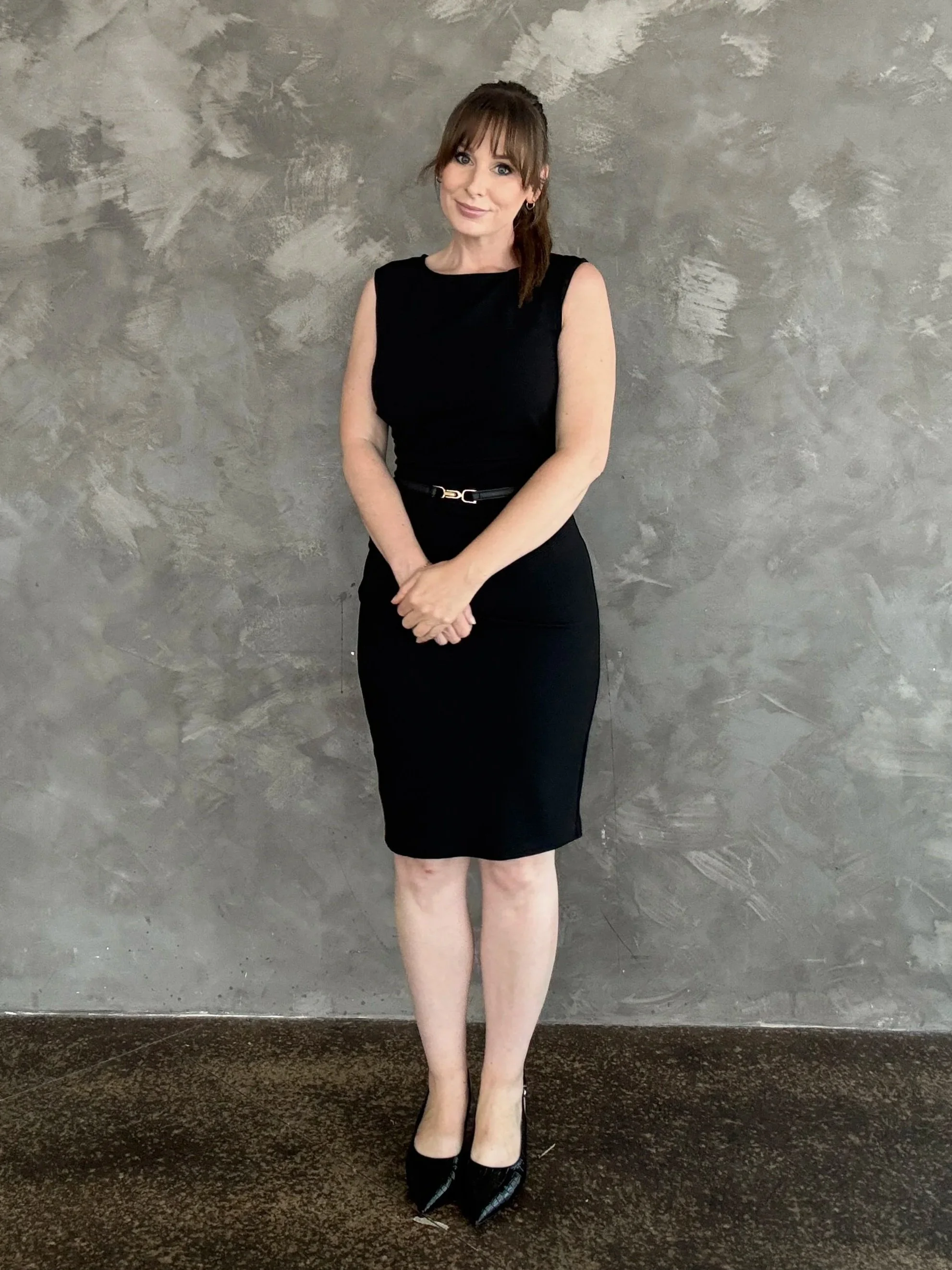 Posing Coach Sylvia Binder shows a pose you shouldn't do!