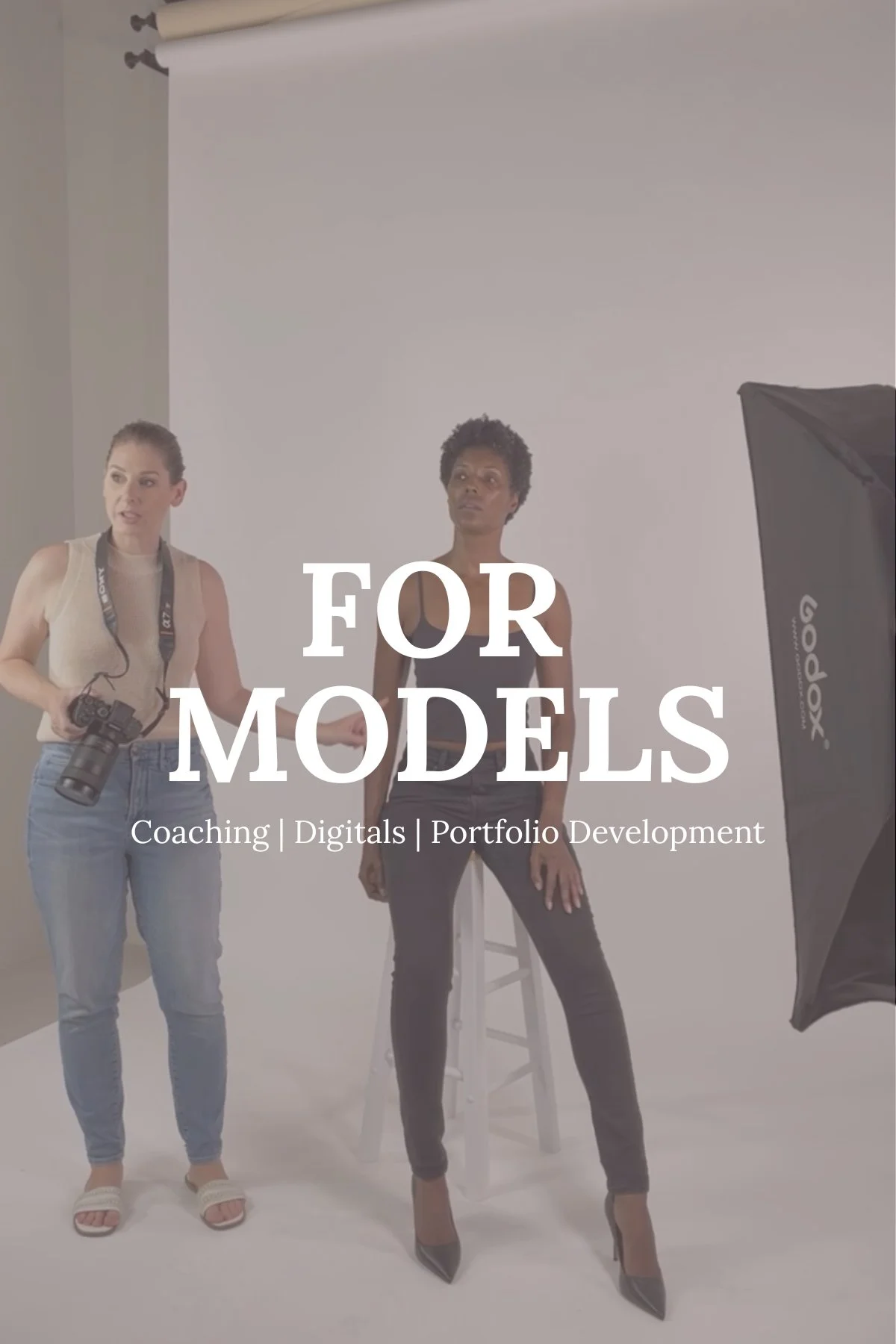 Sylvia Binder is coaching. a model is posing in a professional photo studio.Sylvia Binder is coaching. a model is posing in a professional photo studio.