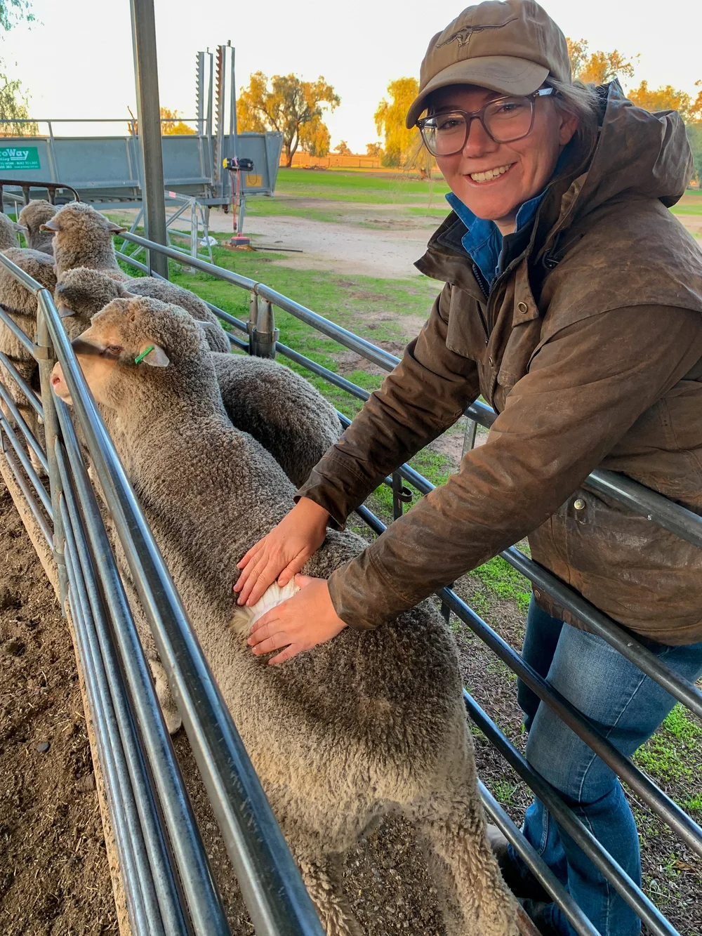 Rose Nevinson with sheep wool (002).jpeg