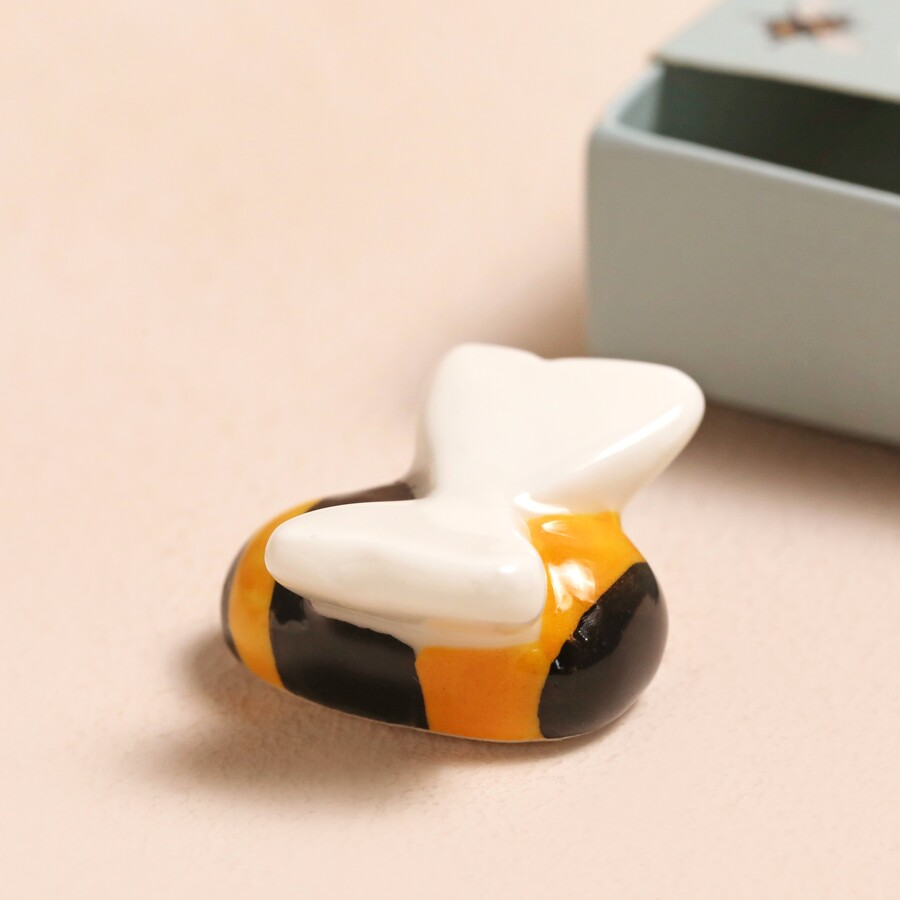 imgi_59_tiny-matchbox-bee-happy-ceramic-token-4x3a0824-copy-900x900.png