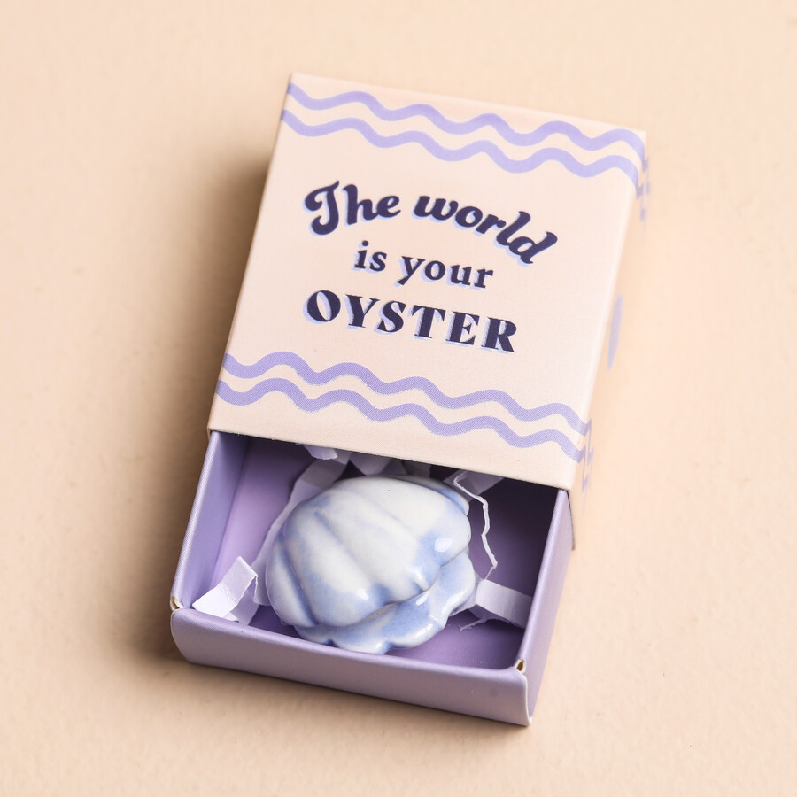imgi_52_76640-tiny-matchbox-ceramic-oyster-pearl-token-4x3a3259copy-900x900.png