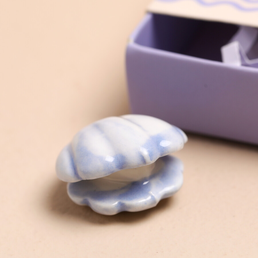 imgi_56_76640-tiny-matchbox-ceramic-oyster-pearl-token-4x3a3259copy-4x3a3342copy-900x900.png