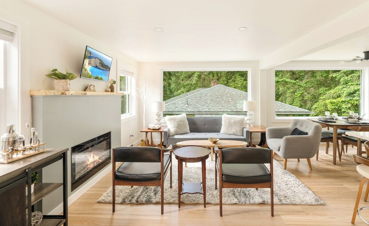 upstairs living room2.png