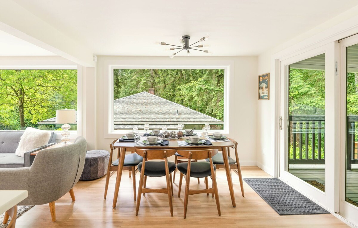 upstairs dining room.png