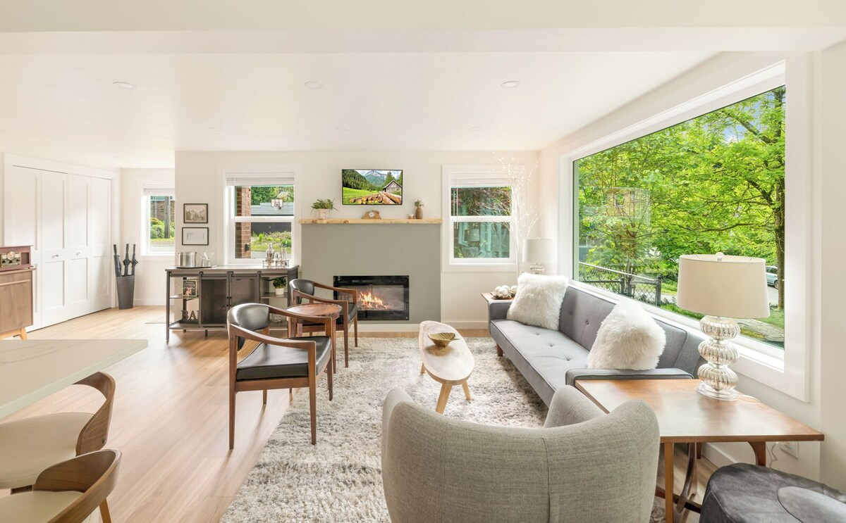 upstairs living room.png