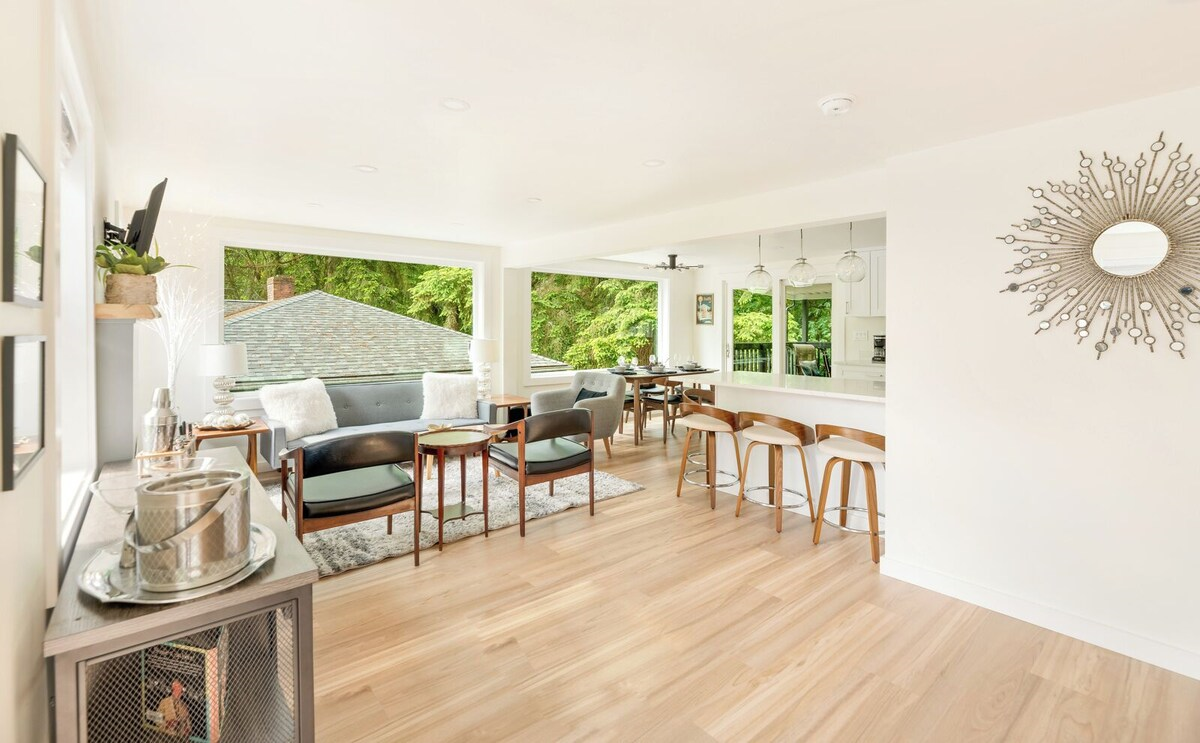 upstairs living room3.png