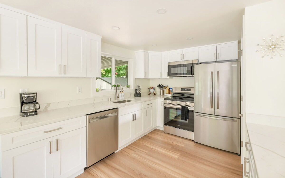 upstairs kitchen.png
