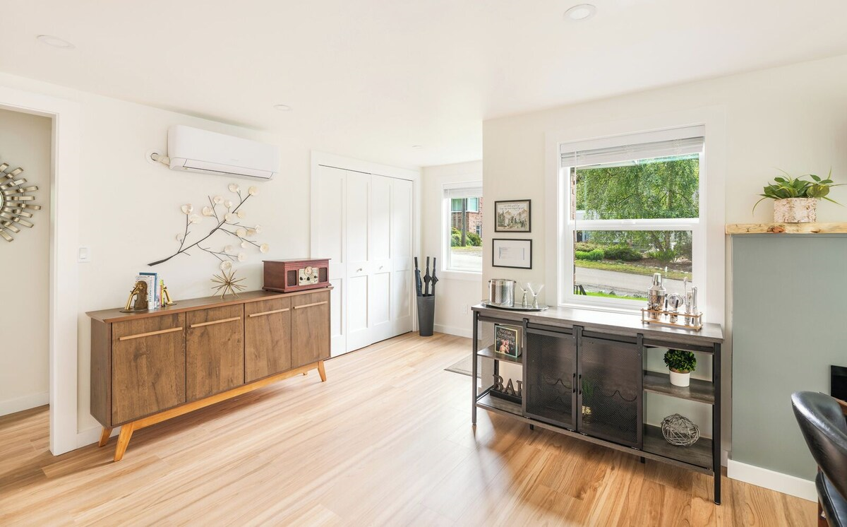 upstairs living room4.png