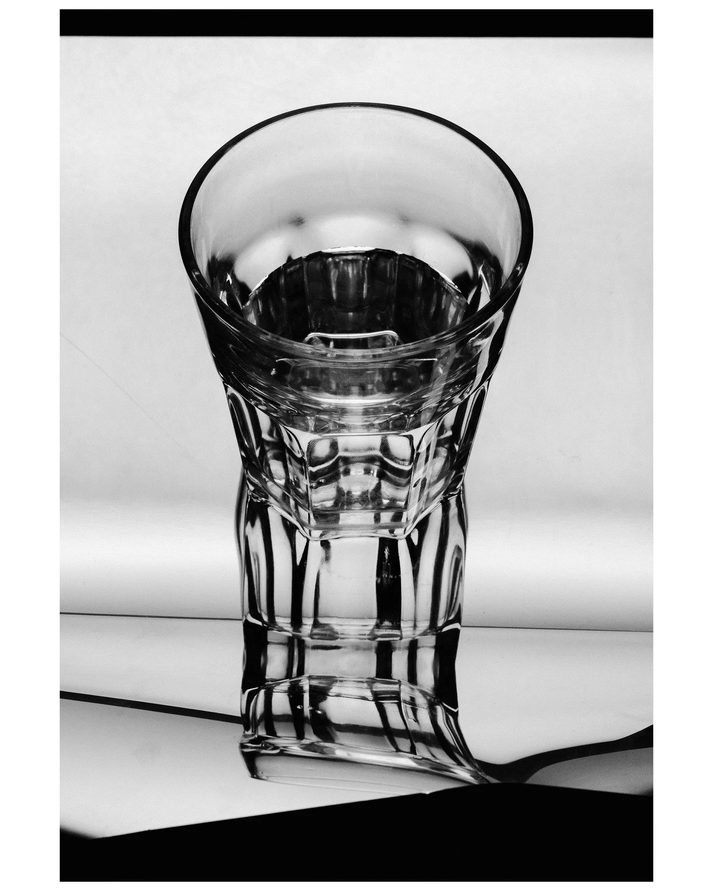 Stretching out props in the studio.
.
.
.
.
.
.
#surrealphotography #fineartsurrealism #contemporaryphotography #artphotography #fineartphotography #conceptualphotography #surrealism #abstractphotography #experimentalphotography #surrealart #photogra