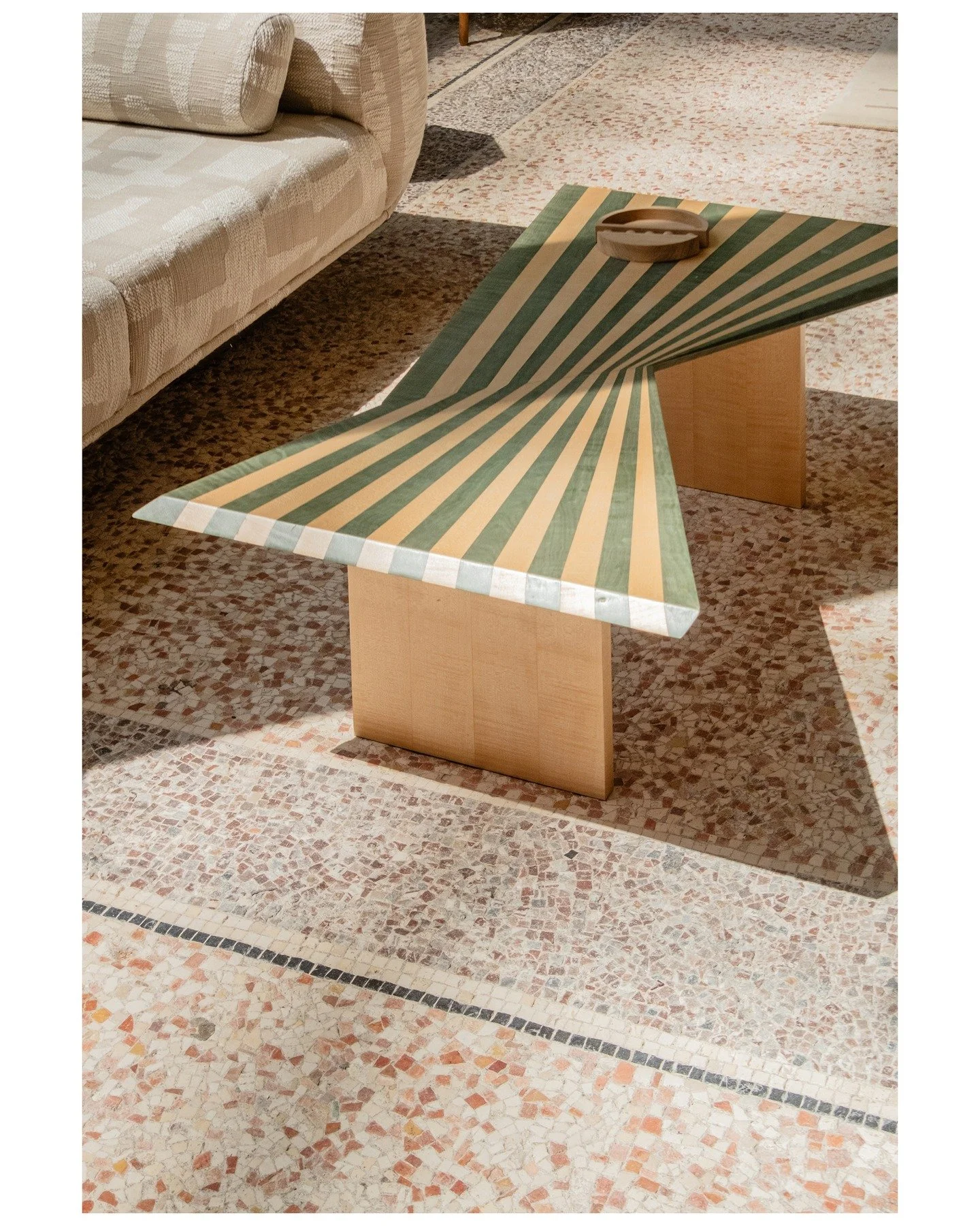 Work for @alma_ebenistes

OPTIQUE Coffee Table / Tinted Sycamore

Shot @biennale_revelations