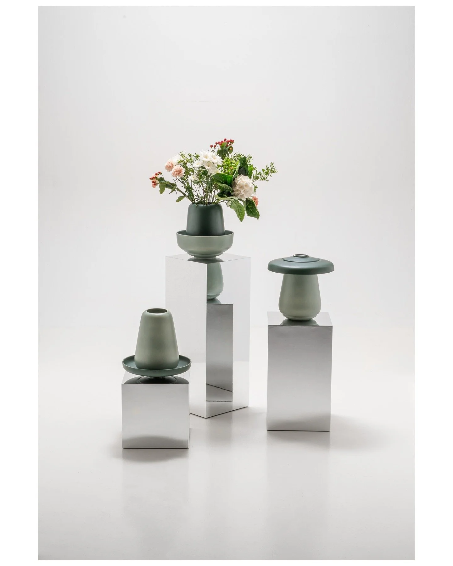 Work for @ligneroset 

BOLET Vase by @benjamingraindorge_studio
