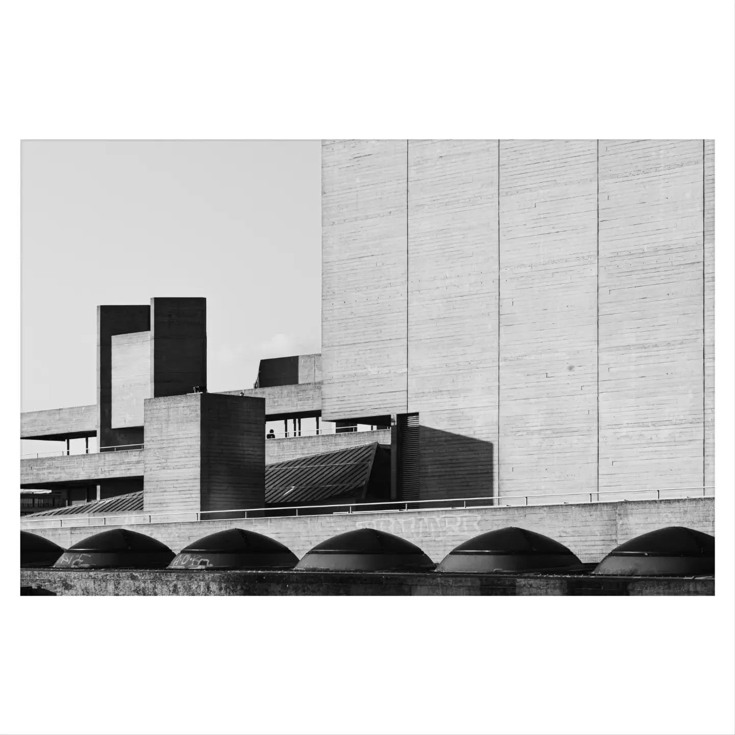 .
.
.
.
.
#london #nationaltheatre #brutalism #concretearchitecture #bnwphotography #brutgroup #architecturephotography #architecturelover #blocks #planes