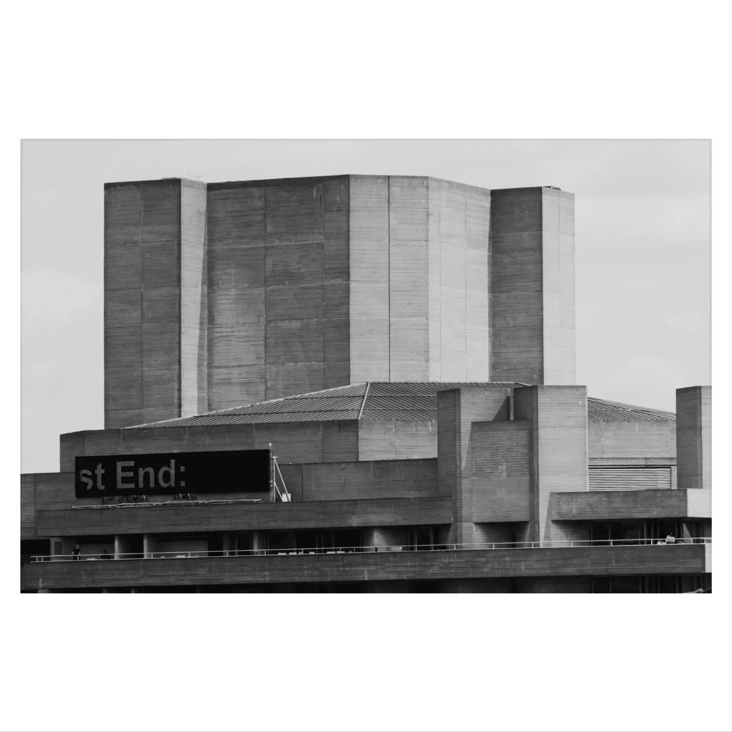 .
.
.
.
.
#london #nationaltheatre #brutalism #concretearchitecture #bnwphotography #brutgroup #architecturephotography #architecturelover #blocks #planes