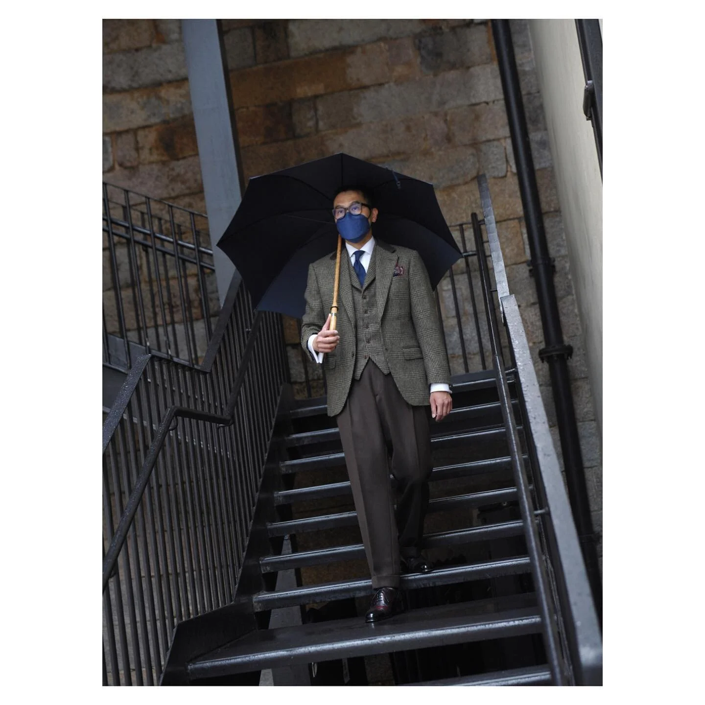 One outfit, same tone but multiple texture.
.
On Dr. Chan:
.
JACKET &amp; WAISTCOAT: @foxbrothers1772 tweed in olive glenchrck
SHIRT: @thomasmason_official 
PANTS: @hollandandsherryapparel whipcord in dark olive 
SHOES: @gazianogirling MTO St. James 