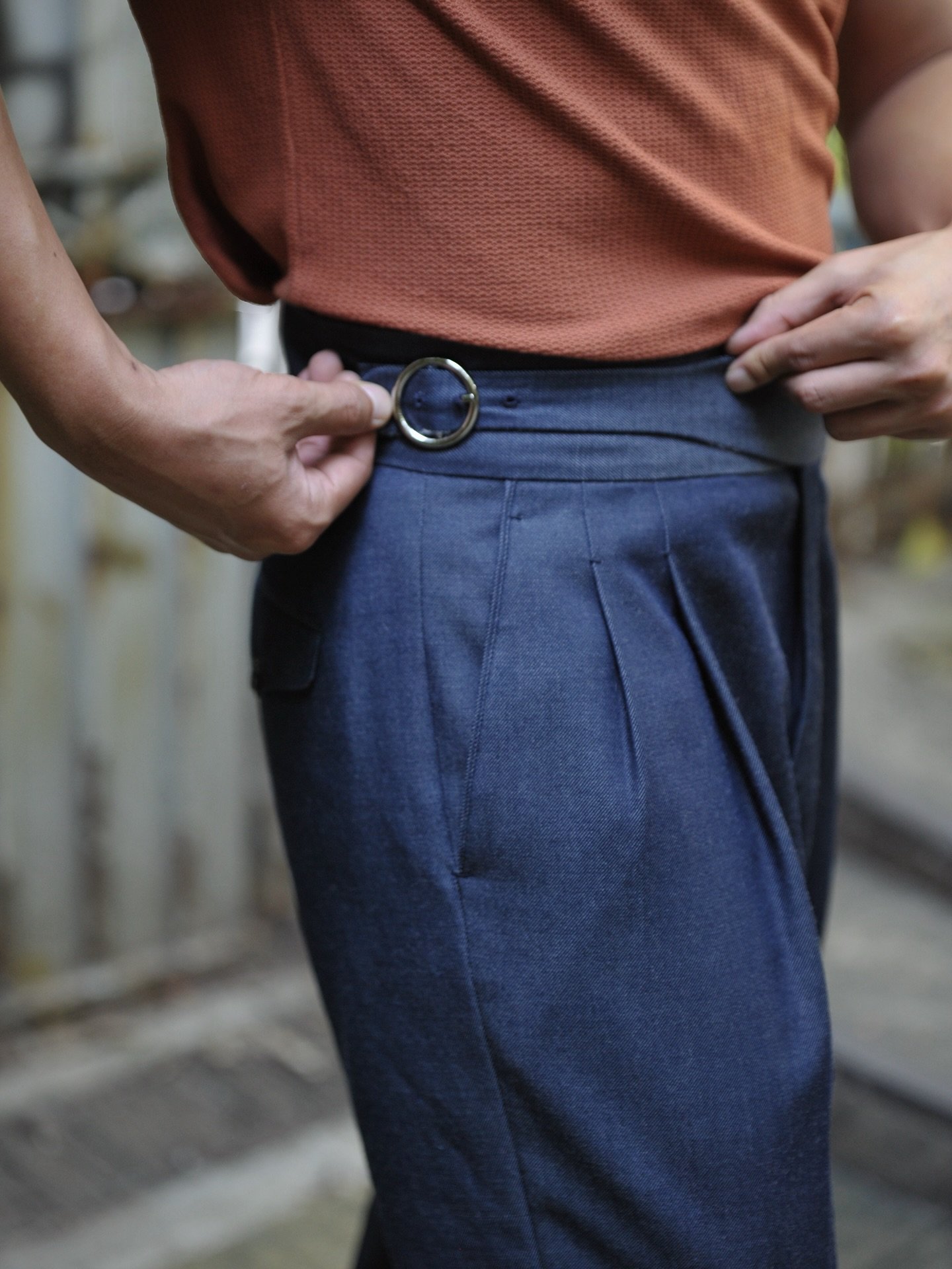Adjustable Gurkha waistband means perfect fit, no belt needed. Classic high-rise &amp; double pleated front and straight cut, the timeless silhouette pairs perfectly with a dress shirt, polo or a knitted top.
.
Whether you&rsquo;re heading to the off