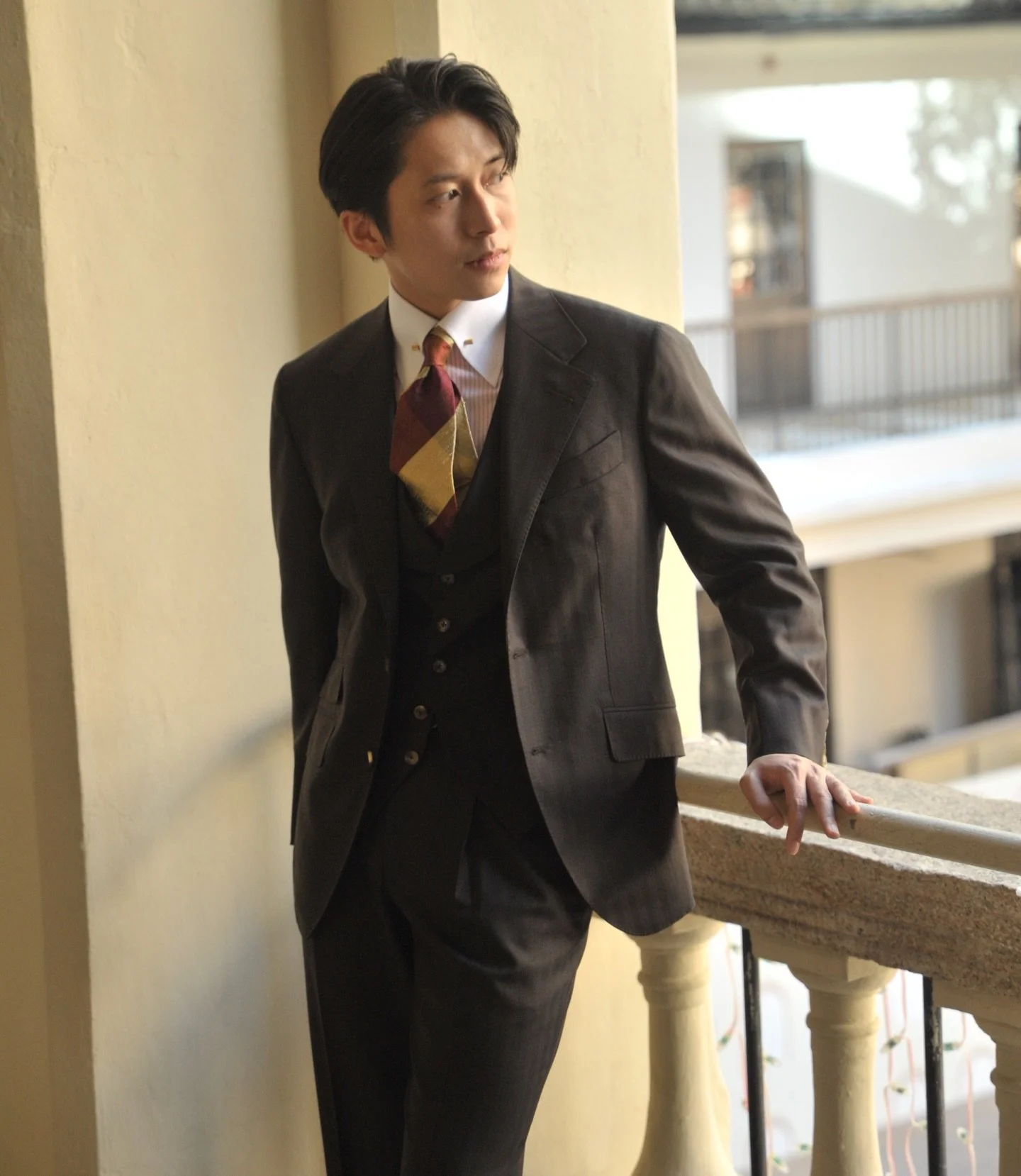 Heritage in fabric, warmth in tone. The brown herringbone suit mirrors the season&rsquo;s stillness, yet brings warmth to the cold. The classic tone recalls the elegance of eras past, when tailoring was more than clothing&mdash;it was character.