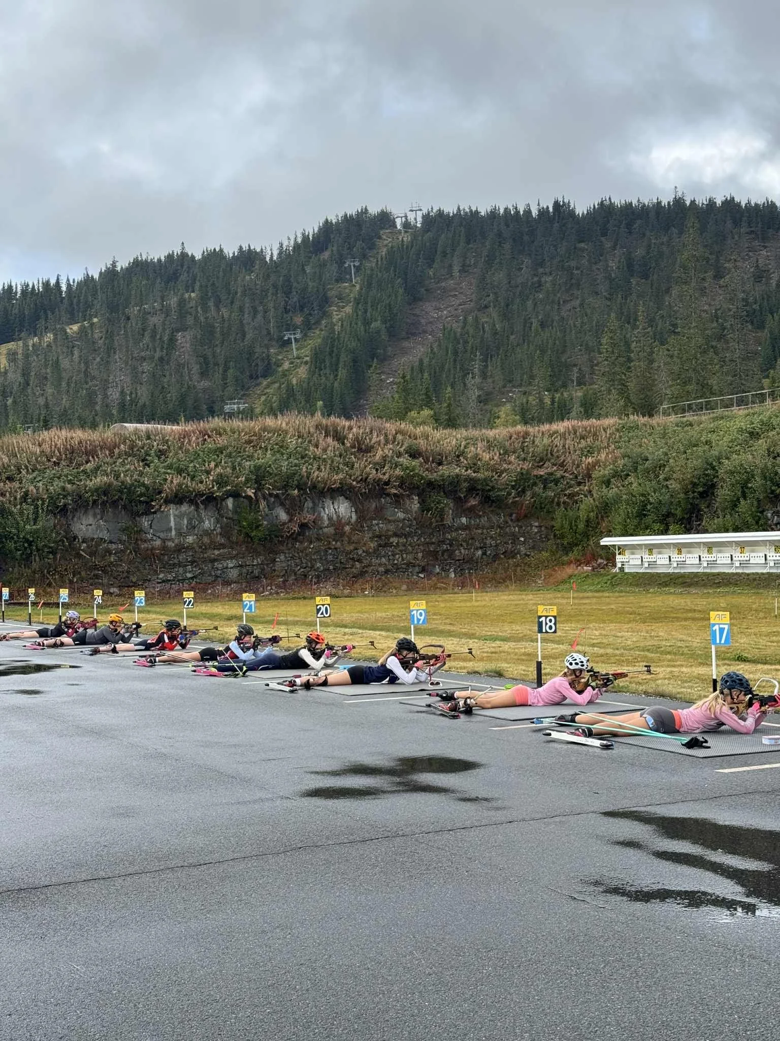 Skiskytter med MOT-samling på Nattrudstilen