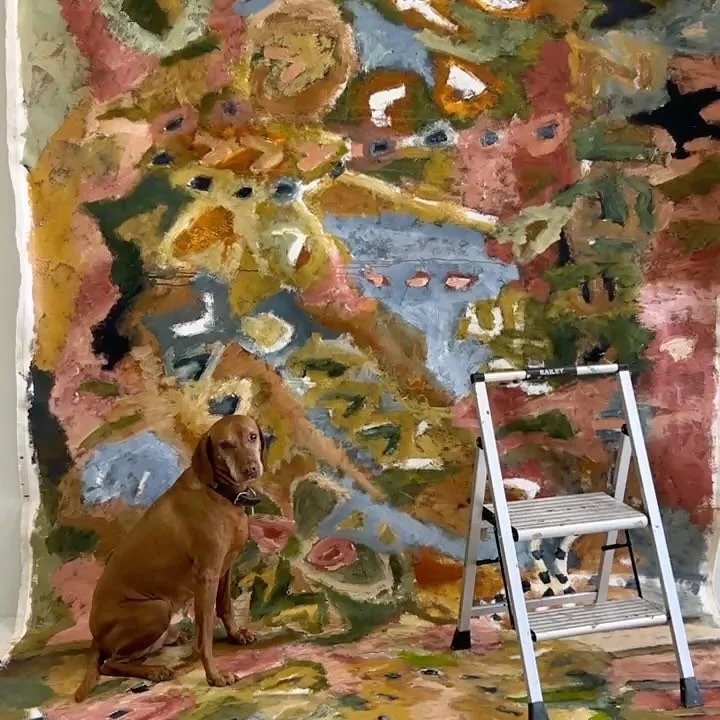 Recapping a lil change of scenery the last few weeks. Dog models, Paintings or carpets?, in between @nitty_gritty_podcast recordings, a commission heading to NSW, podcasting while being cooked for by @mariasbyronbay , final paintings before a month o