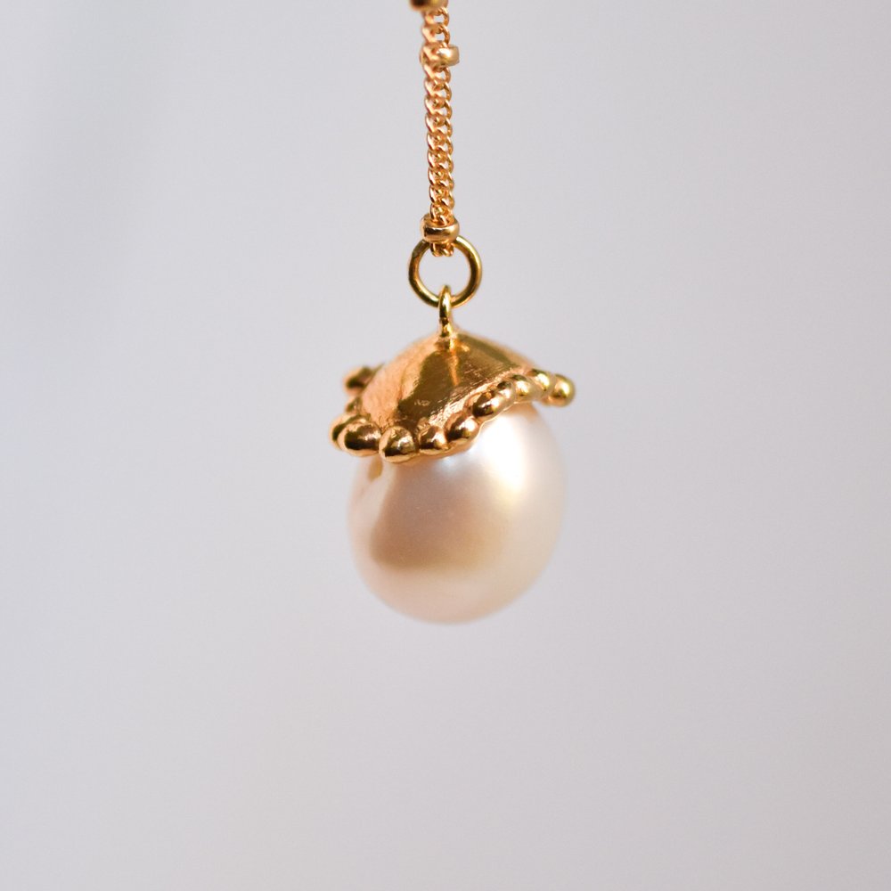 Baroque white fresh water pearl pendant necklace -Gold