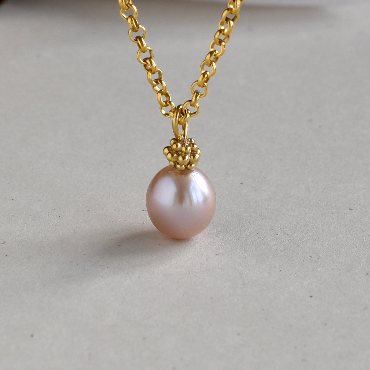 Pink-fresh-water-pearl-pendant-necklace-gold-121-Militza-Ortiz-Jewellery.jpg