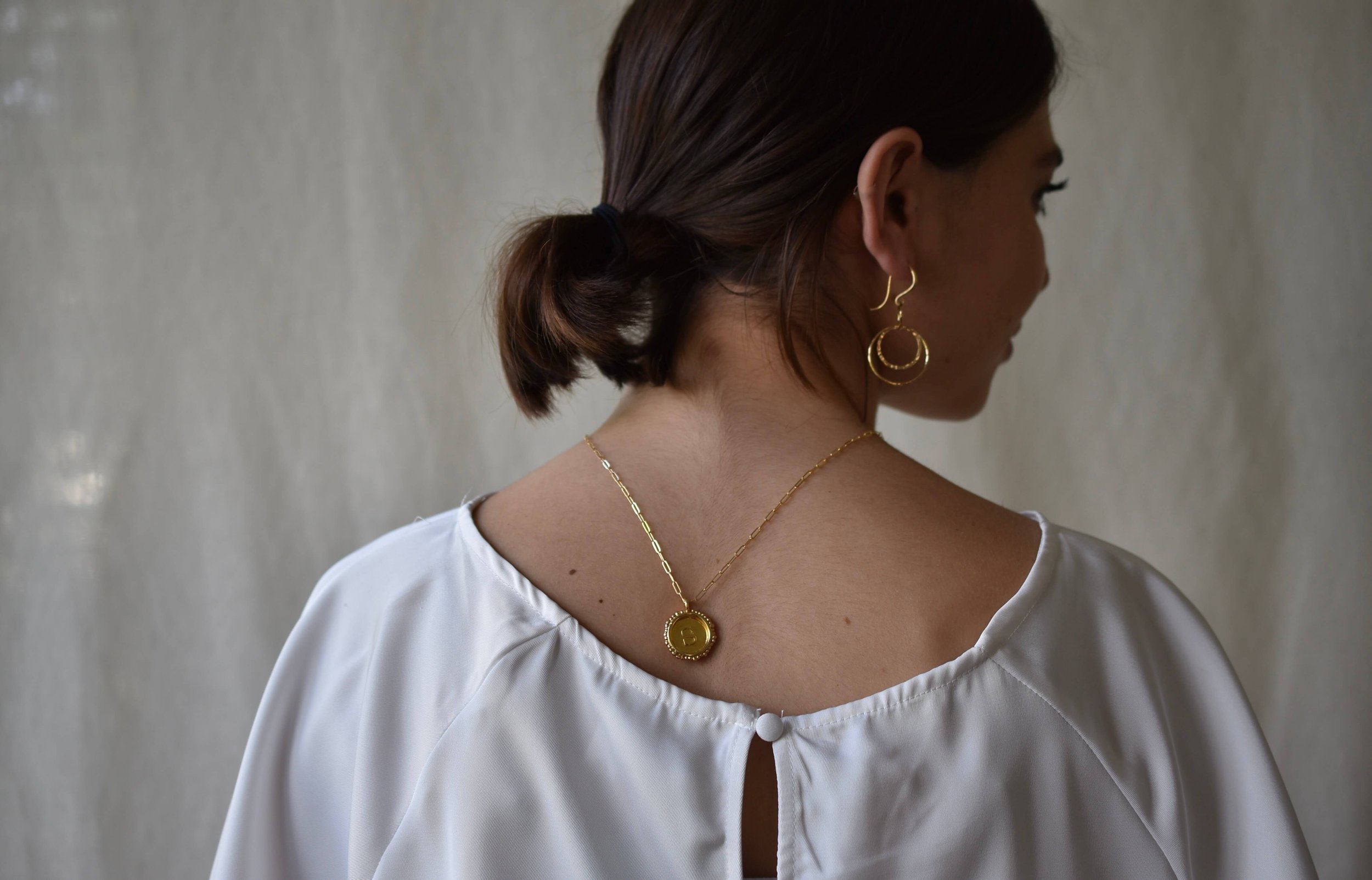 gold-chain2-model1-initial-letter-customised-pendant-necklace-Militza-Ortiz-Jewellery.jpeg