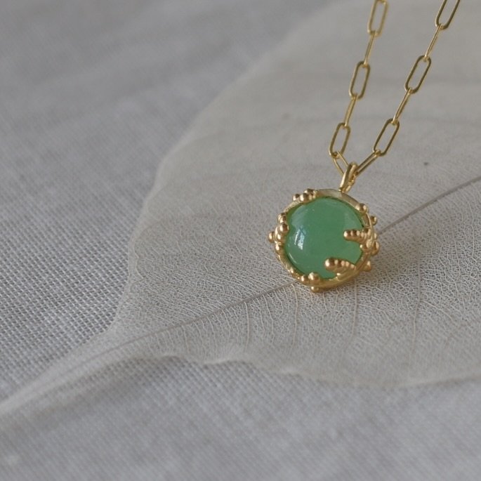 Hello May!! 🪻💚
To celebrate the month of May we have chosen Chrysoprase as our gemstone of the month!  It is a beautiful alternative to more pricely emeralds and a gemstone that is getting harder and harder to source!
So go on treat yourself this M