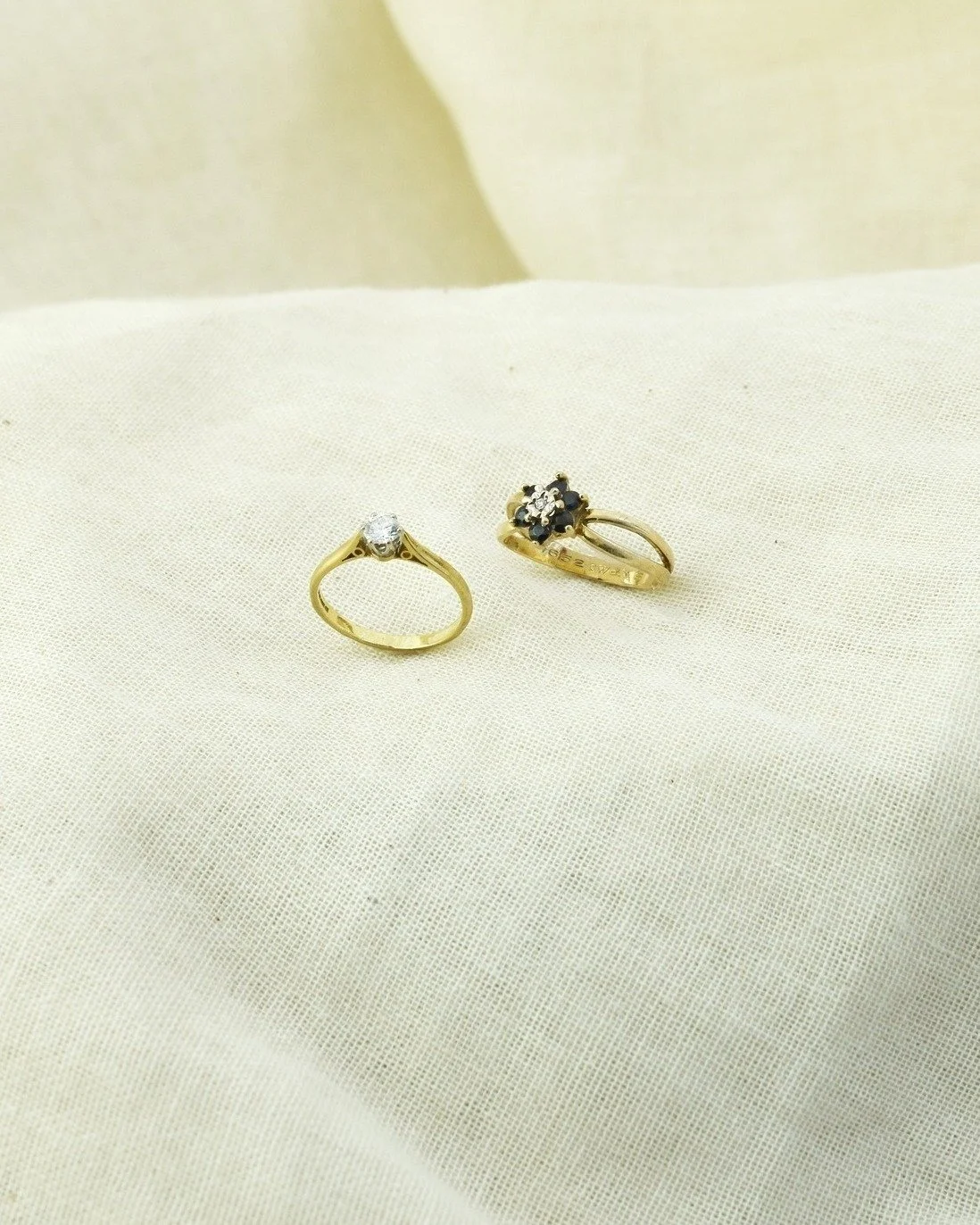 Swipe to see what these two old rings were remodelled into ➡️ And bonus a wishbone pearl pendant turned into a modern and contemporary piece.
.
.
.
.
 #jewelleryremake #jewelleryremodel #jewelleryremakes #jewelleryremodels #jewelleryremaking #jewelle