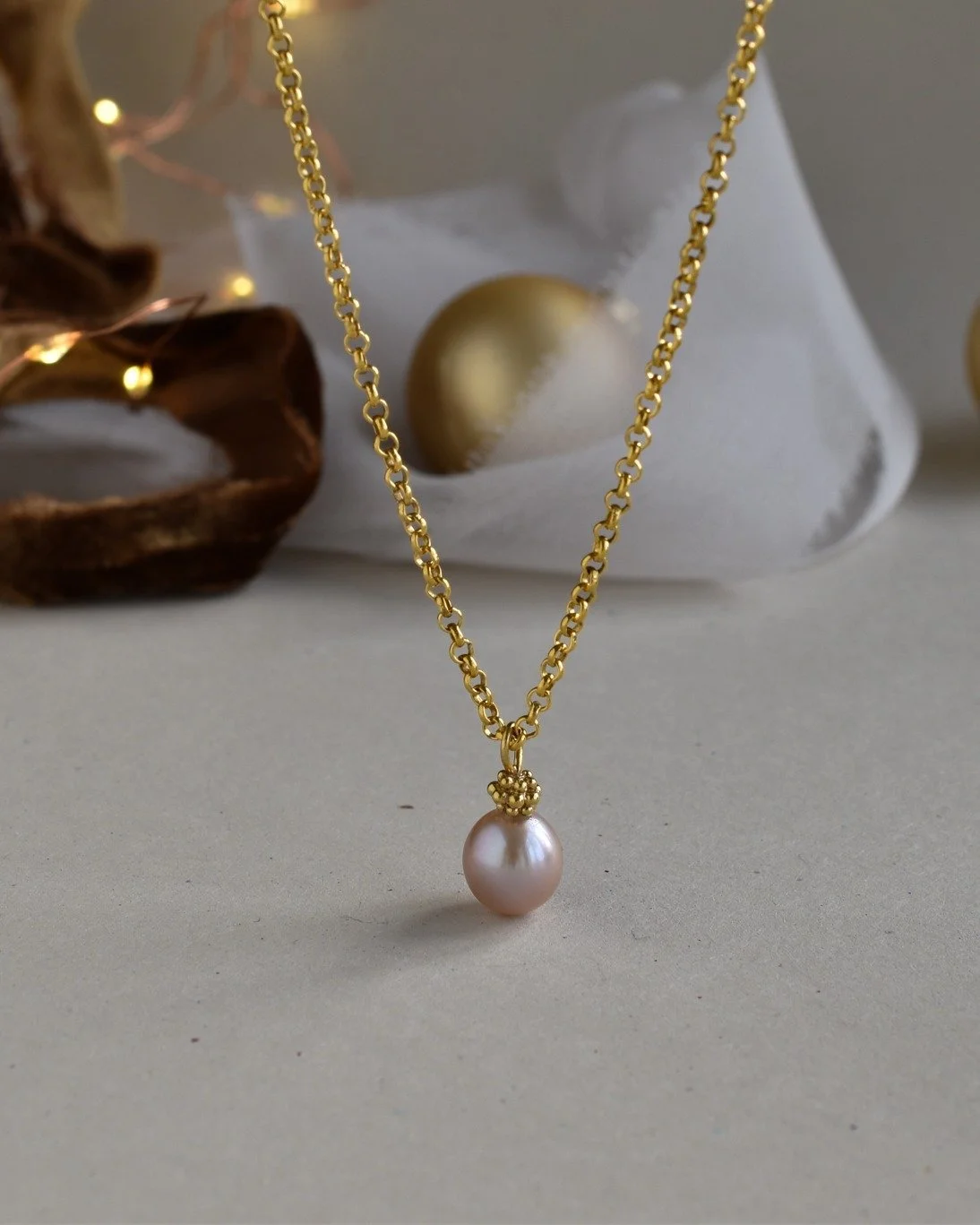 LAST DAY TO SHOP 🎄 Order by the end of today for UK Christmas delivery!
.
.
.
.
 #pearljewellery #pearls #necklace #pearllover #jewellery #pinkpearl #pinkpearls #pinkpearlhunter🐉
