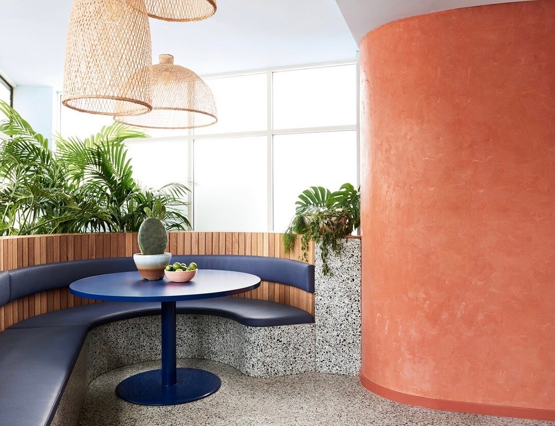 Fonda, it was designed by Melbourne&rsquo;s up-and-coming Studio Esteta and inspired by both Mexican architecture &mdash; particularly the work of Luis Barrag&aacute;n &mdash; and the restaurant&rsquo;s coastal surroundings. The interior ticks off a 