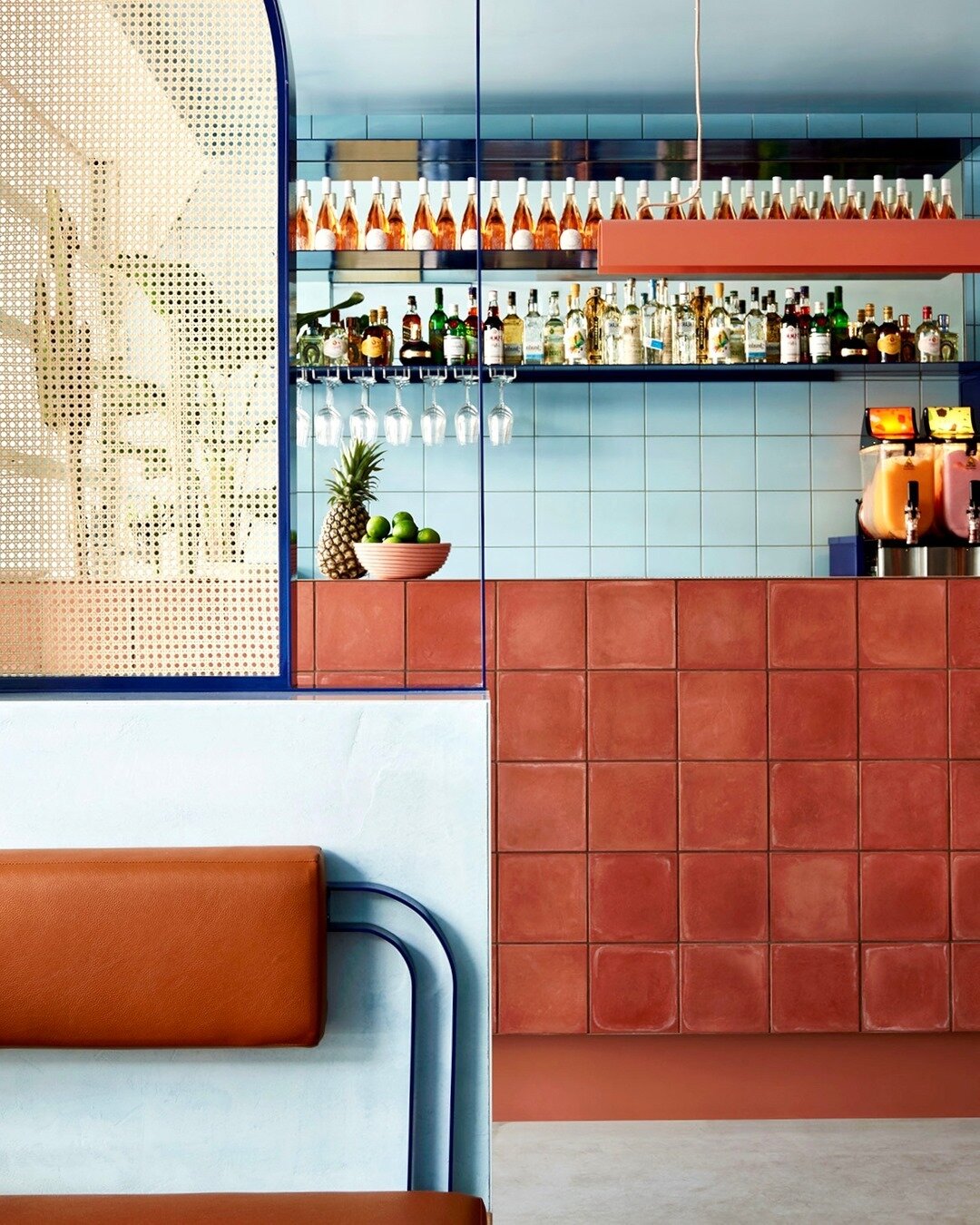 Fonda, it was designed by Melbourne&rsquo;s up-and-coming Studio Esteta and inspired by both Mexican architecture &mdash; particularly the work of Luis Barrag&aacute;n &mdash; and the restaurant&rsquo;s coastal surroundings. The interior ticks off a 