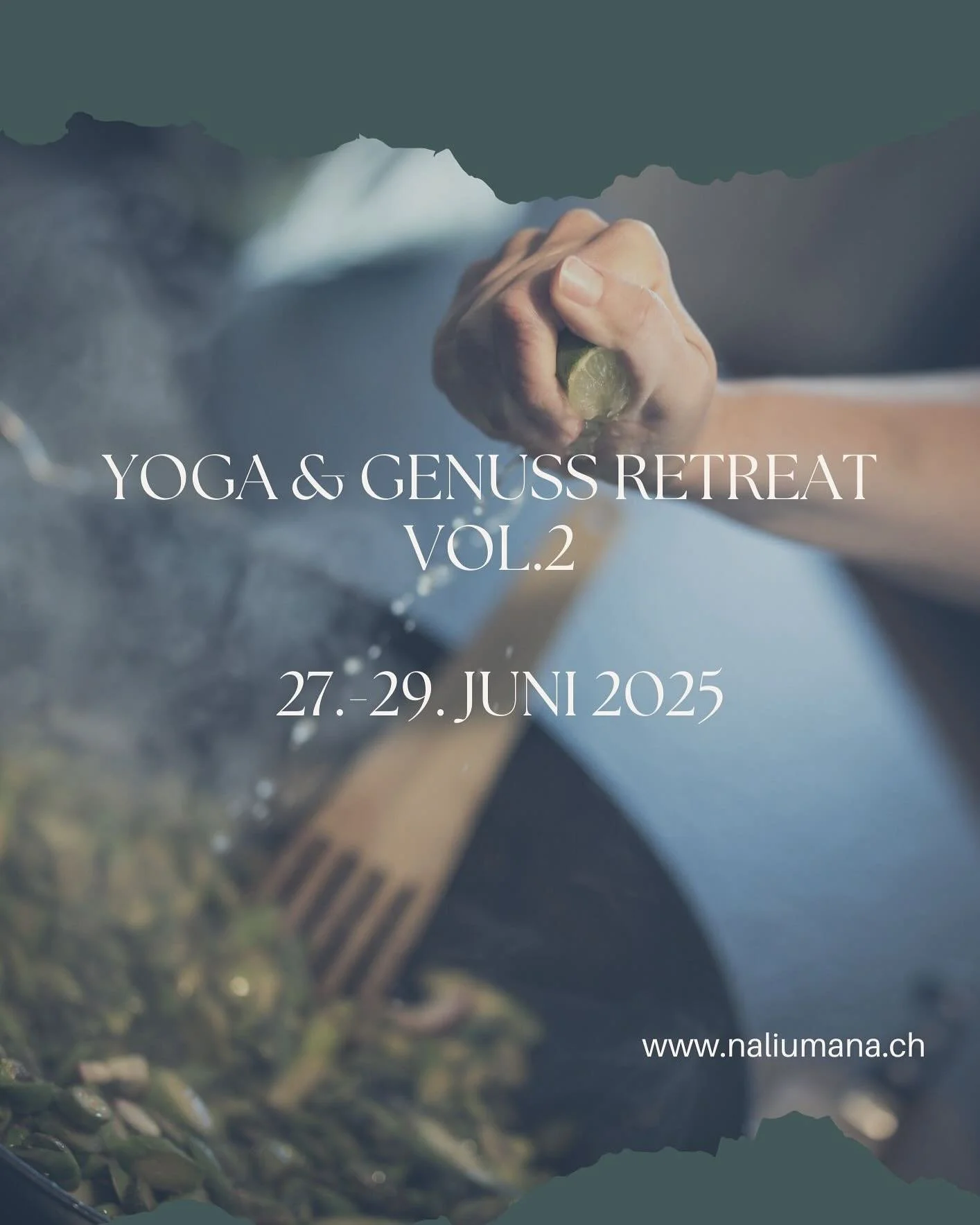 Manchmal braucht es nur eine Matte.
Und den Mut, kurz bei sich selbst anzukommen.

In einer Welt, die st&auml;ndig lauter wird, entscheiden wir uns f&uuml;r das Leise. F&uuml;r Bewegung, die aus dem Inneren kommt. F&uuml;r Atmung, die verbindet. F&uu