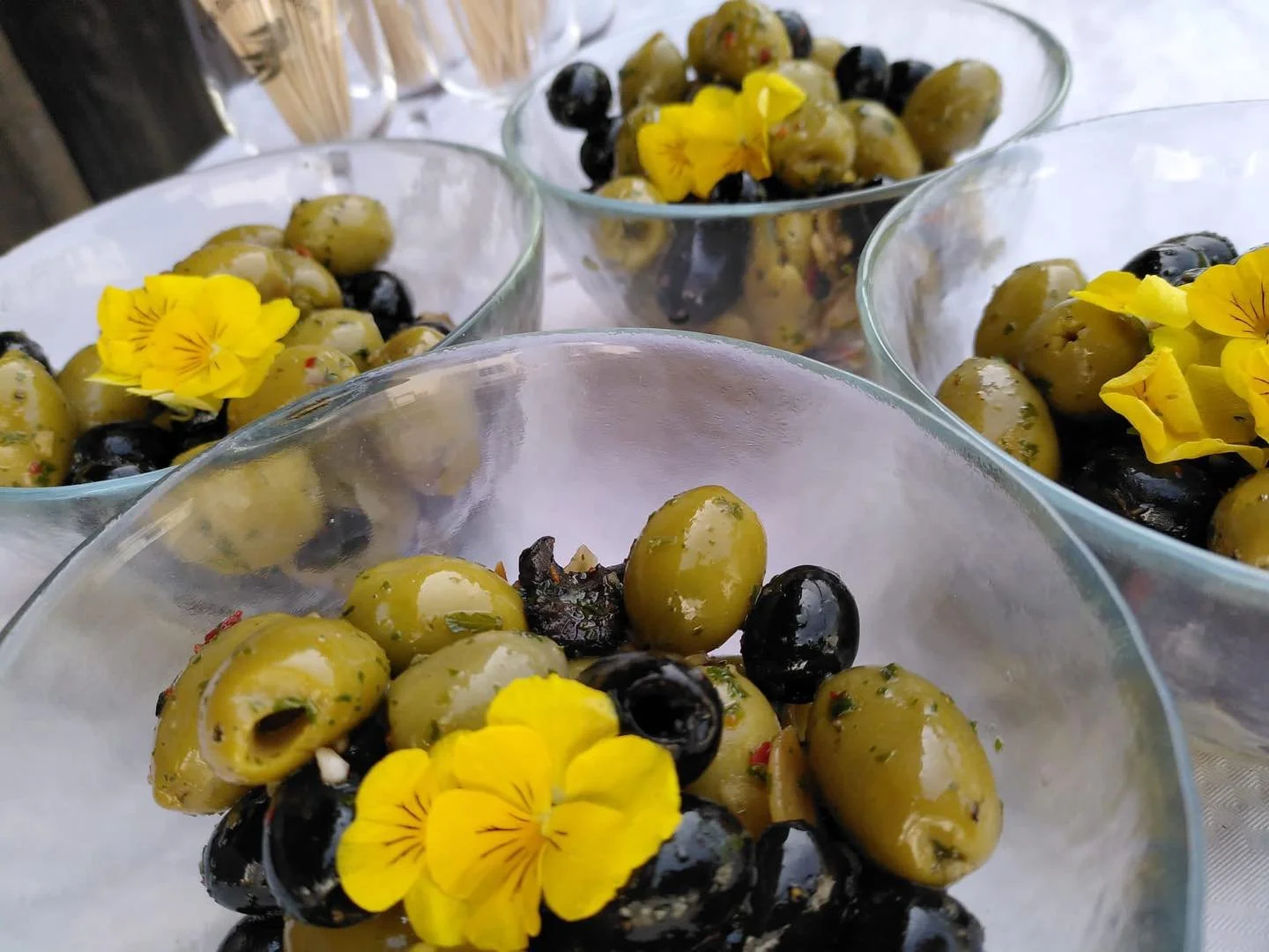 Er tat es wieder😊

Marc durfte gestern f&uuml;r #Naliumana ein Konfessen cateren. Bei Sonnenschein und guter Laune wurde in der grossen Pfanne Risotto gemacht. 
Danke f&uuml;r den sch&ouml;nen Auftrag.

#naliumana #naliumanabewegt #naliumanaerlebt #