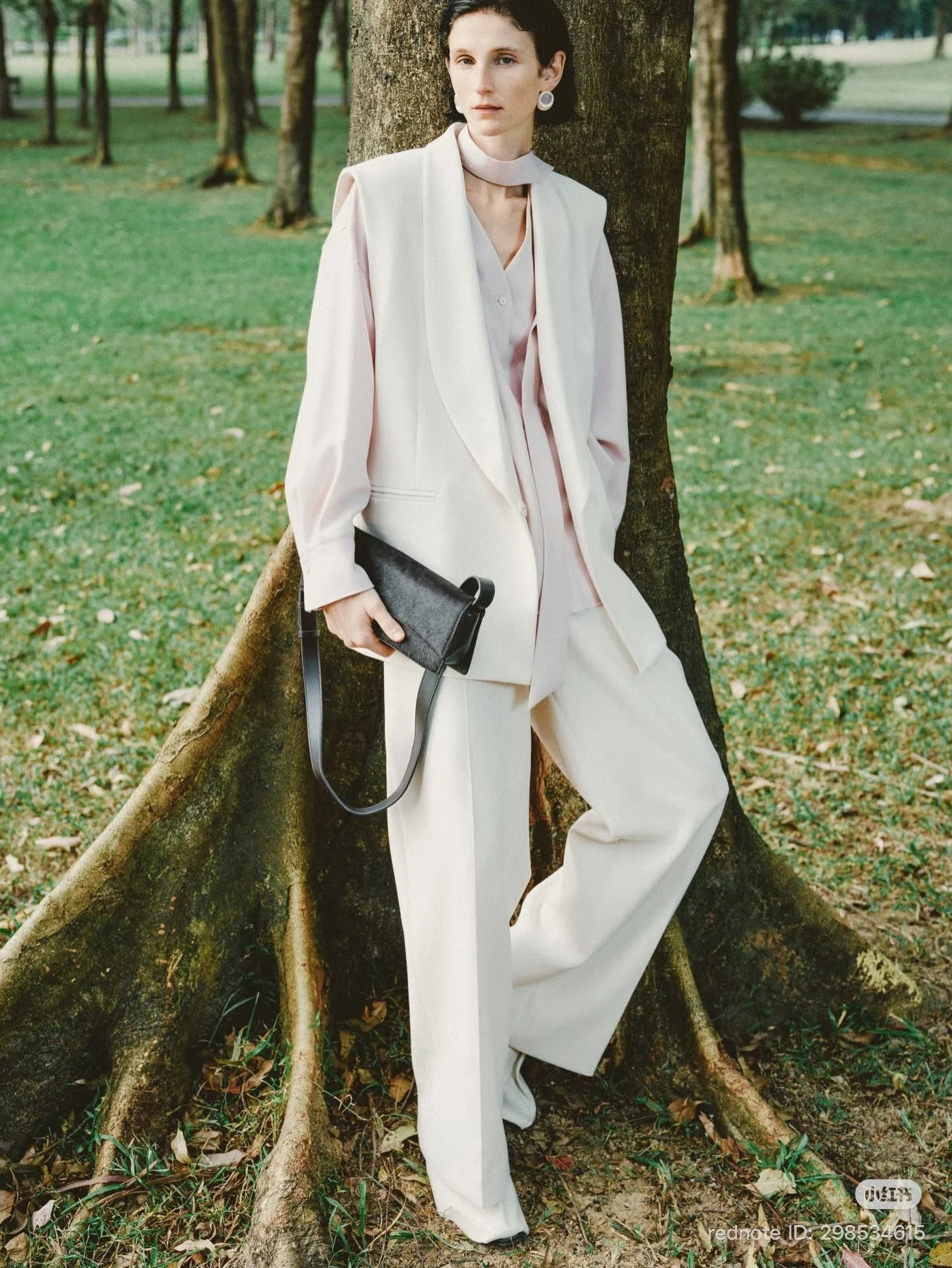 5-elodie-l-main-book-another-mother-management.jpg