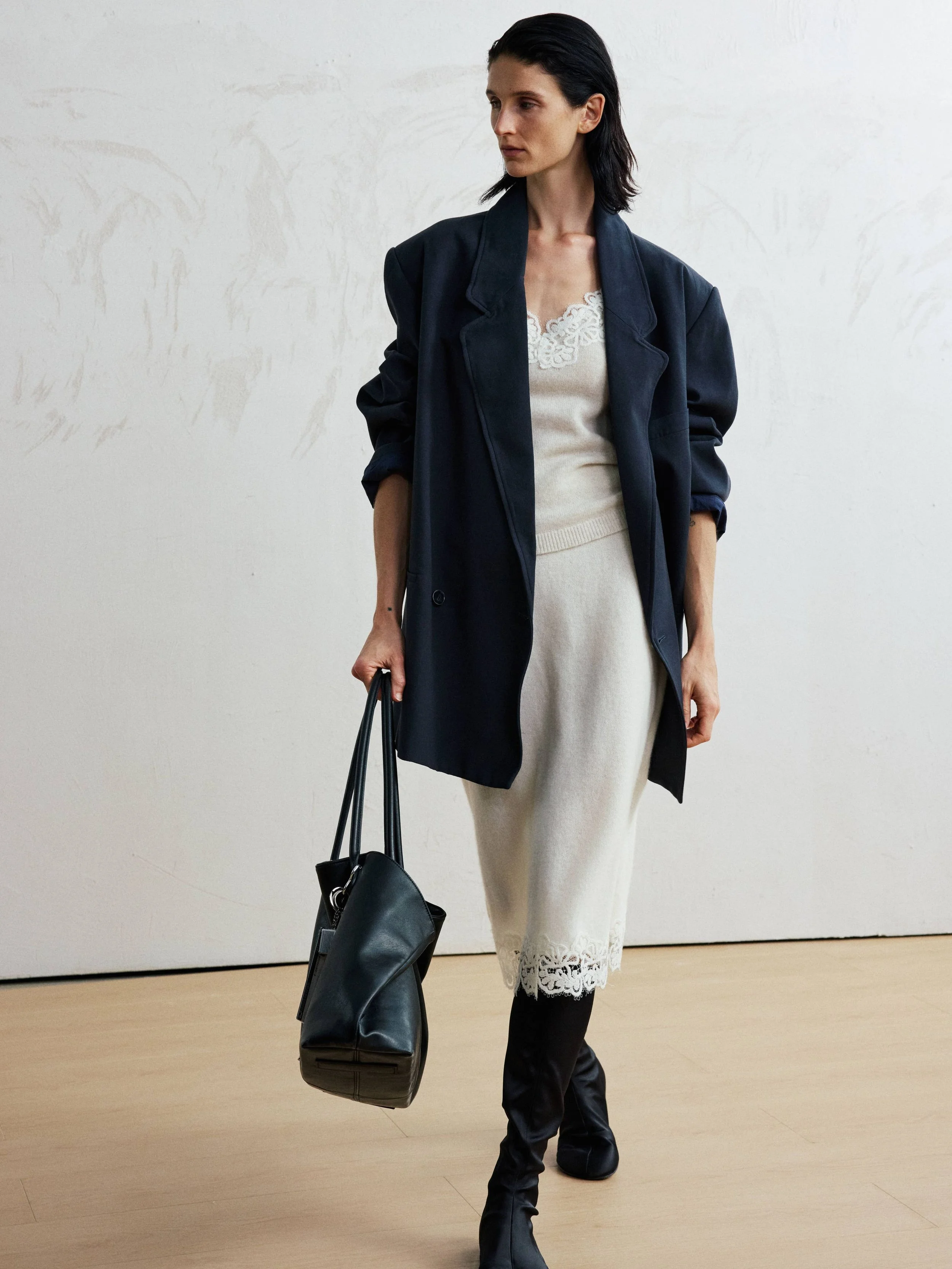 9-elodie-l-main-book-another-mother-management.jpg