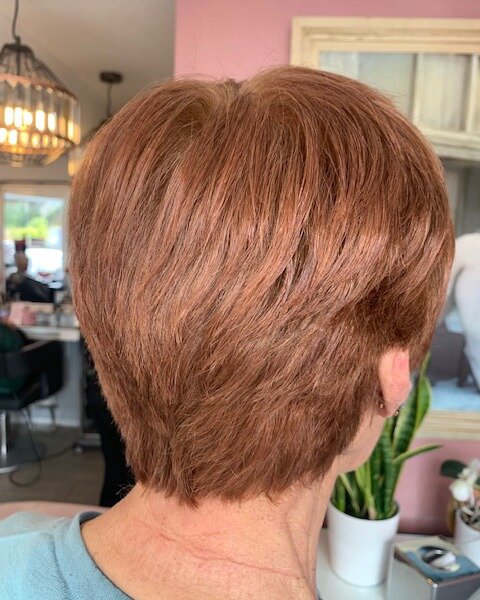 A beautiful brunette cut and colour for Kate's client 🌟

#ghd #ghdproducts #ghdhairdryer #professionalhaircare #ghdsale #salon #somersetsalon #hairextensions #hairtransformation #somersetbeautysalon #somersethairdressers #somersethairextensions #aes