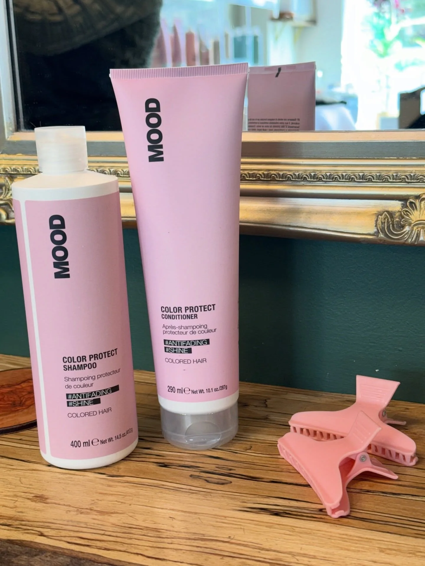 DESCRIPTION

The shampoo is enriched with several active ingredients that together perform functions that help the hair and the scalp:

Hydrolysed collagen derivative: Performs an antistatic function that conditions;
Niacinamide: A powerful antioxida