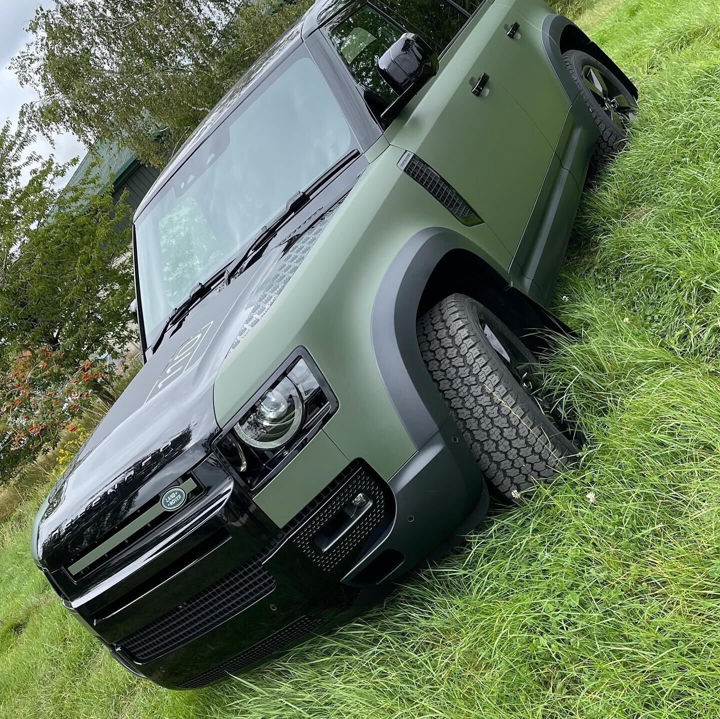 Land Rover Defender #3M matt military green # William Smith # wraps # beast