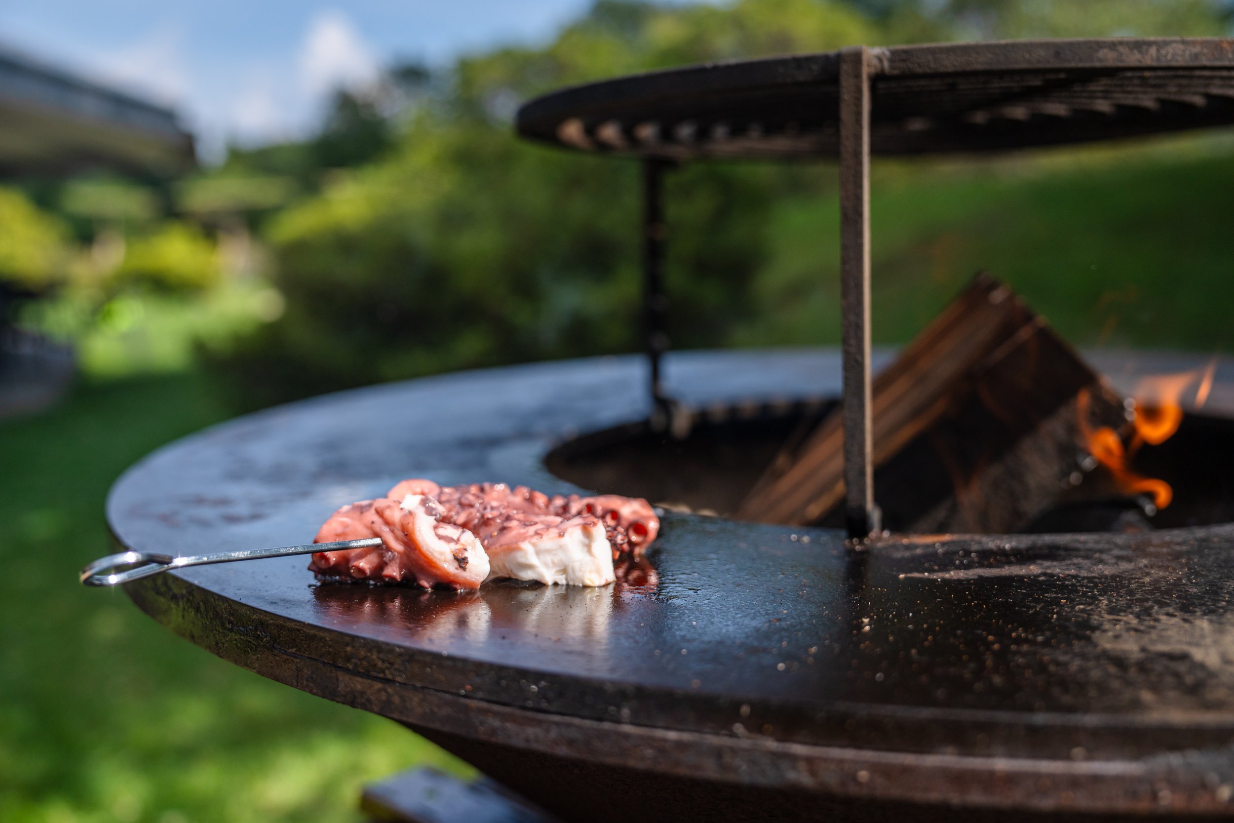 Gegrillter Oktopus mit Burrata, Restaurant il Castagno Mugena, Tessin