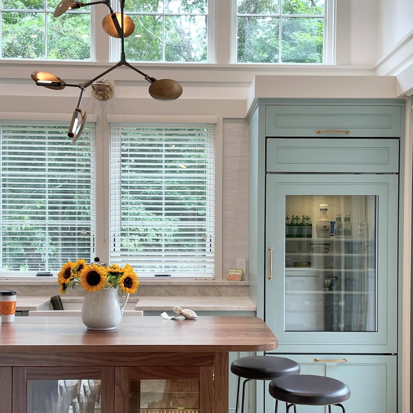 Can we all agree there&rsquo;s a lot of decisions to make?! Proper planning makes it all come together. What a treat to install @devolkitchens cabinets for this project. You&rsquo;ve got to check out @lindseyadelman. 💡👌 @kevinburrowsarchitecture 
#