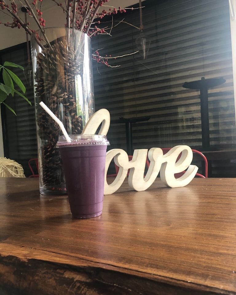 Happy Monday PasaPasa Family 🤗😘

Send love your way💜💜

Do you like your Smoothies with berries or more Greens??
Comments below and tell what's your favourite kinda of Smoothies?? #smoothie
#plantbase #yummy #lifestyle
#pasapasajuicebar
#newyork #