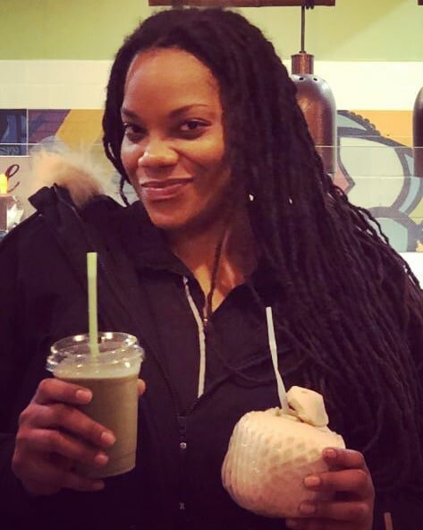 That's the smile you  wear when you visit our store!

#coconutwater #greensmoothie #veggie #wellness #pasapasajuicebar #woman #juice #salad #newyork #peace #joy
