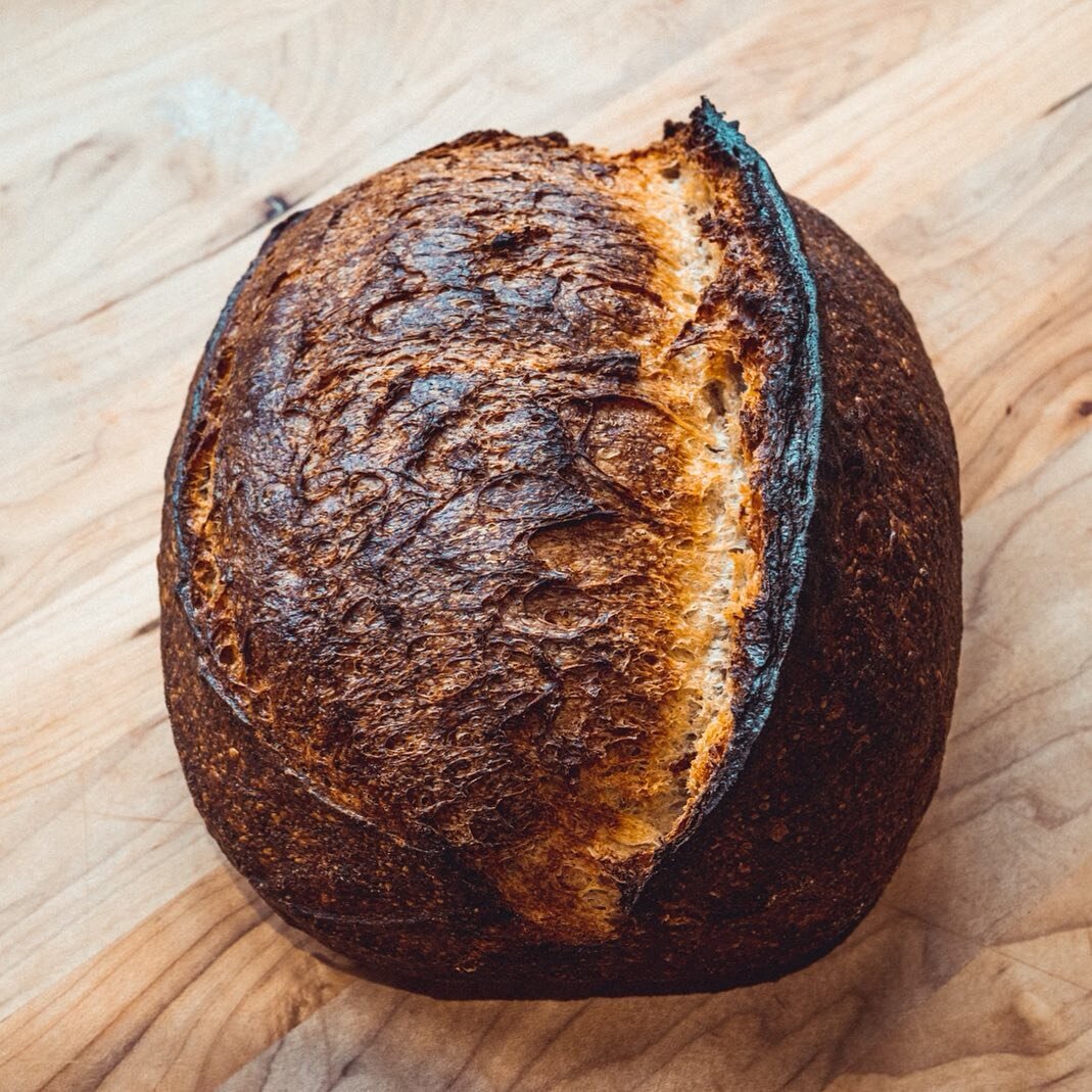Sourdough Saturday @lincolnstreetbakery We will be at the @landervalleyfarmersmarket today. We are open for breakfast, lunch, bakery goods and Bar 223 libations this evening! #sourdoughbread #wildfermentation #topshelf #landerwyoming #landerartdistri