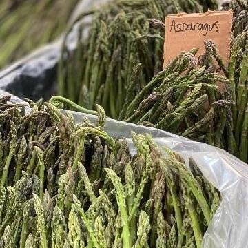 Asparagus is at Market! Music and kids activities 10-12. Expanded roster of vendors here until 2

#asparagus #farmersmarket