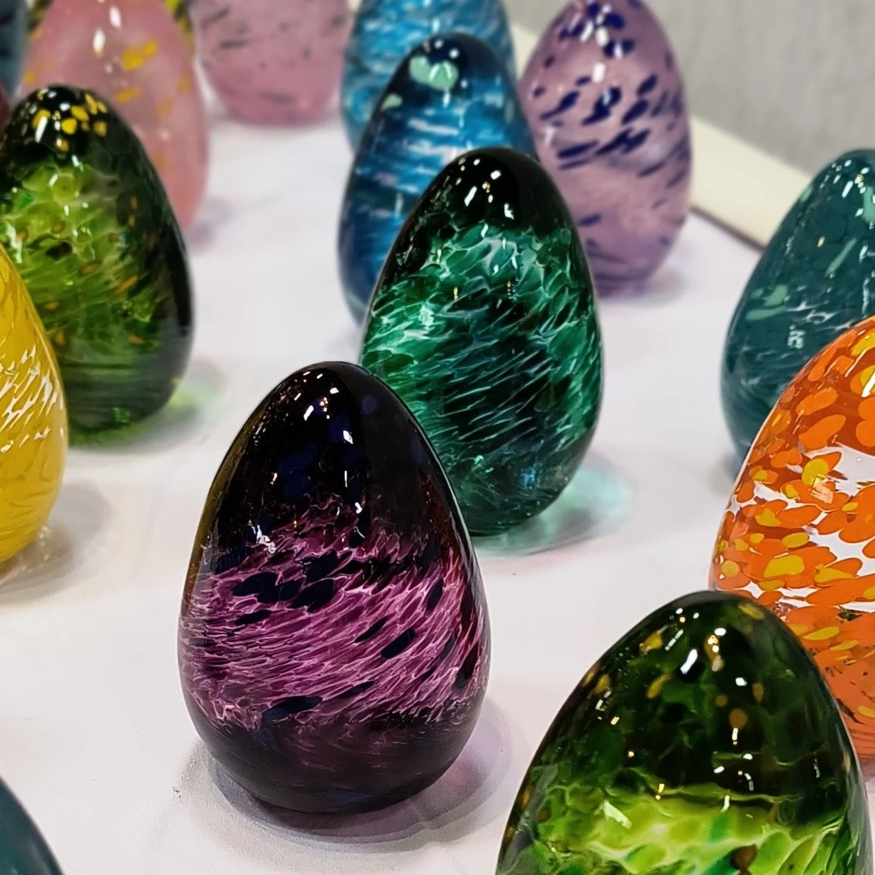 Handblown glass eggs from Crystal's Customs make wonderful Easter and spring decorations. Crystal has glass carrots and glass Peeps too! 

#handblownglass #easteregg #decor #farmersmarket #artisan #crystalscustoms