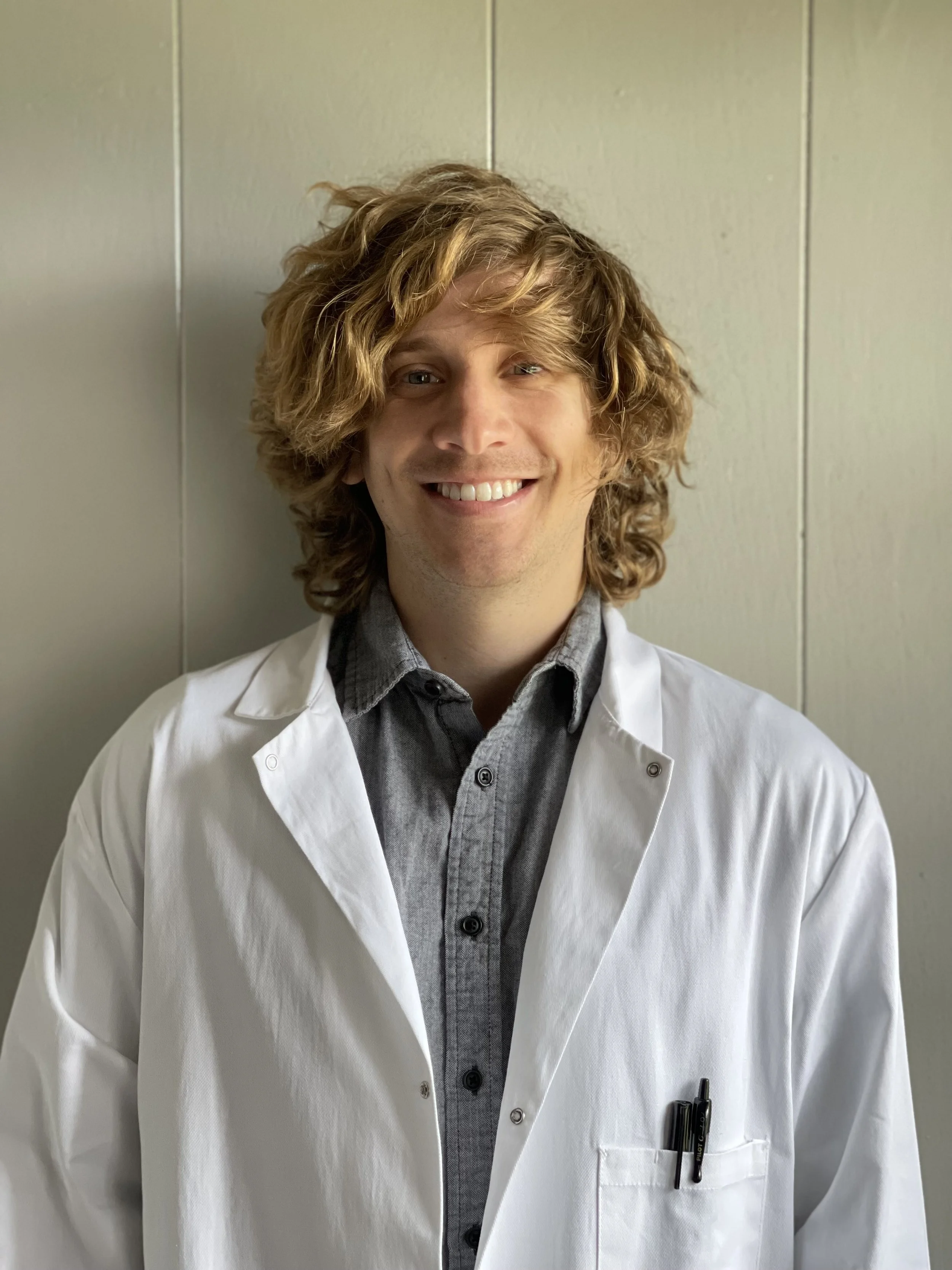  Brandon Chelette, Ph.D. - Senior scientist
  
 Off-topic science interest: dinosaurs + black holes
 
Hobbies: cooking, changing diapers, D&D, pickleball, and anything at the beach. He is also exceptionally skilled at growing hair. 